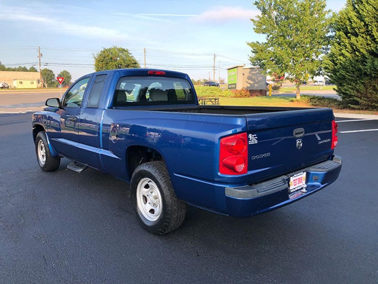 2011 Dodge Dakota ST Extended Cab 2WD (1D7RE2BK7BS) with an 3.7L V6 SOHC 12V engine, 4-Speed Automatic transmission, located at 7710 Tara Blvd, Jonesboro, GA, 30236, (678) 450-1000, 33.544365, -84.367821 - Photo#2