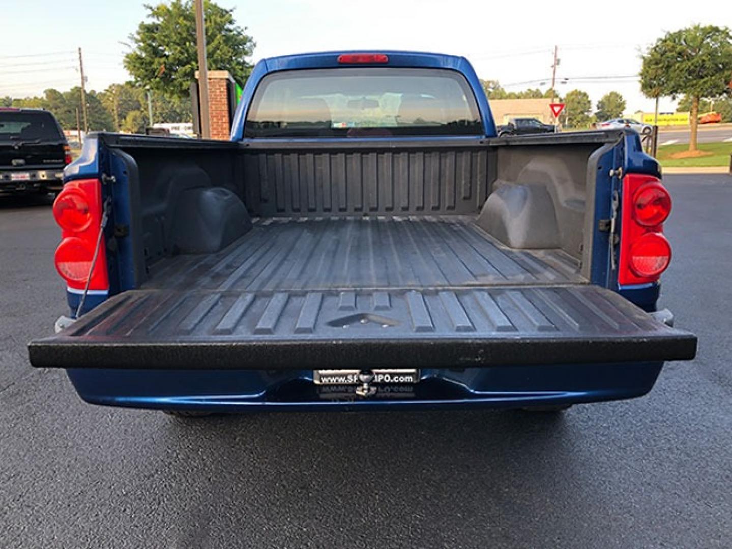 2011 Dodge Dakota ST Extended Cab 2WD (1D7RE2BK7BS) with an 3.7L V6 SOHC 12V engine, 4-Speed Automatic transmission, located at 7710 Tara Blvd, Jonesboro, GA, 30236, (678) 450-1000, 33.544365, -84.367821 - Photo#4