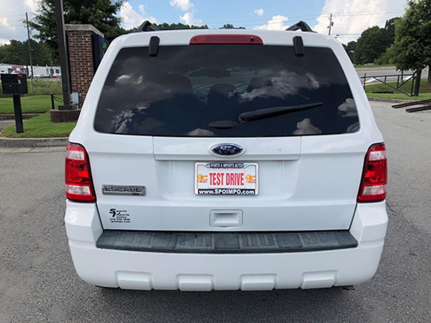 2011 Ford Escape XLT FWD (1FMCU0D77BK) with an 2.5L L4 DOHC 16V engine, 6-Speed Automatic transmission, located at 620 Jesse Jewell Pkwy, Gainesville, GA, 30501, (678) 450-1000, 34.305923, -83.809784 - Photo#5