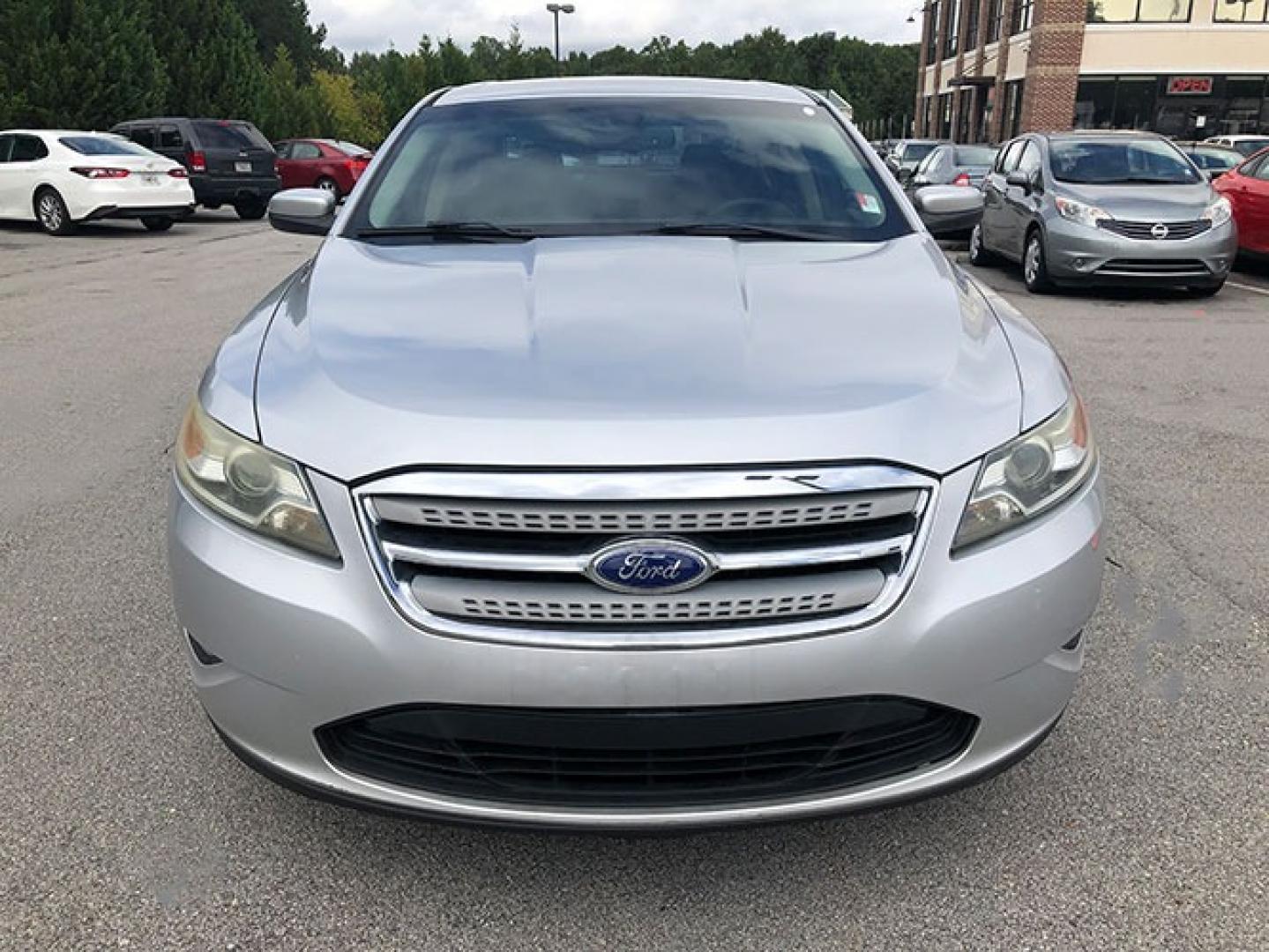 2011 Ford Taurus SEL FWD (1FAHP2EWXBG) with an 3.5L V6 DOHC 24V engine, 6-Speed Automatic transmission, located at 7710 Tara Blvd, Jonesboro, GA, 30236, (678) 450-1000, 33.544365, -84.367821 - Photo#1