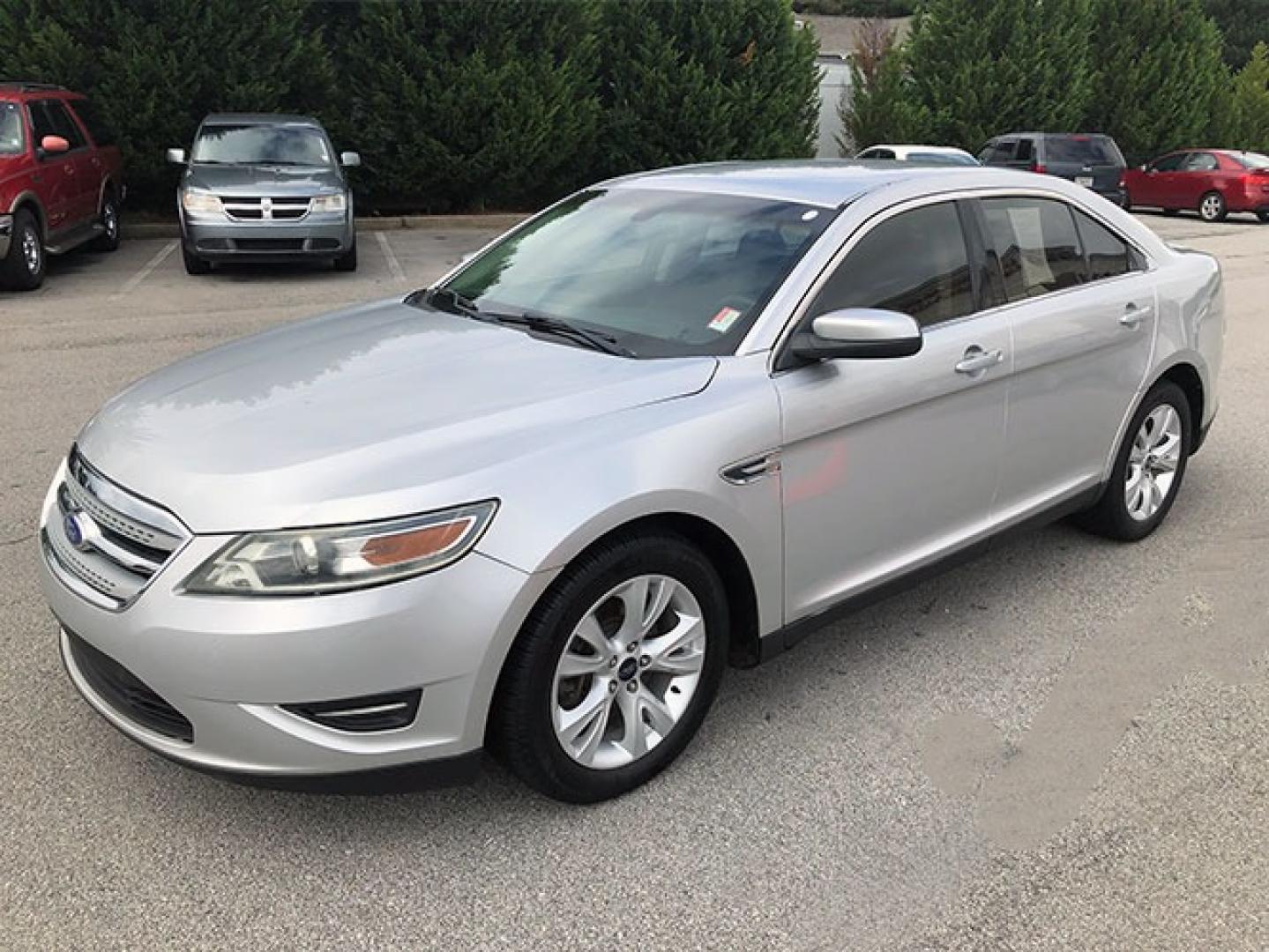 2011 Ford Taurus SEL FWD (1FAHP2EWXBG) with an 3.5L V6 DOHC 24V engine, 6-Speed Automatic transmission, located at 7710 Tara Blvd, Jonesboro, GA, 30236, (678) 450-1000, 33.544365, -84.367821 - Photo#2