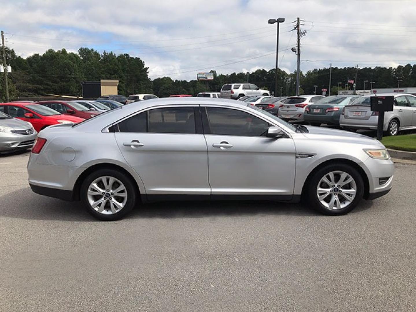 2011 Ford Taurus SEL FWD (1FAHP2EWXBG) with an 3.5L V6 DOHC 24V engine, 6-Speed Automatic transmission, located at 7710 Tara Blvd, Jonesboro, GA, 30236, (678) 450-1000, 33.544365, -84.367821 - Photo#7