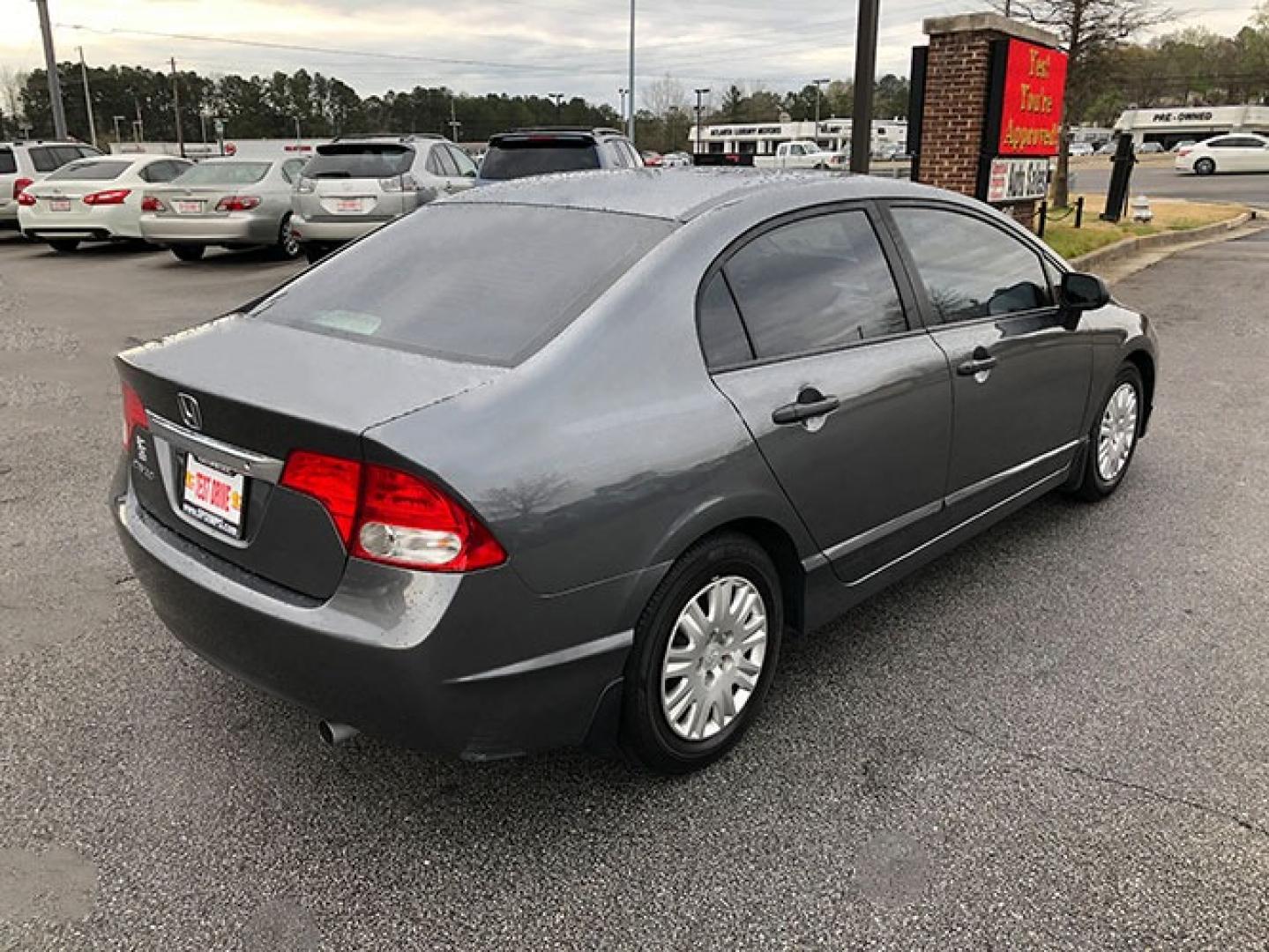 2011 Honda Civic DX-VP Sedan 5-Speed Automatic (19XFA1F34BE) with an 1.8L L4 SOHC 16V engine, 5-Speed Automatic transmission, located at 620 Jesse Jewell Pkwy, Gainesville, GA, 30501, (678) 450-1000, 34.305923, -83.809784 - Photo#5