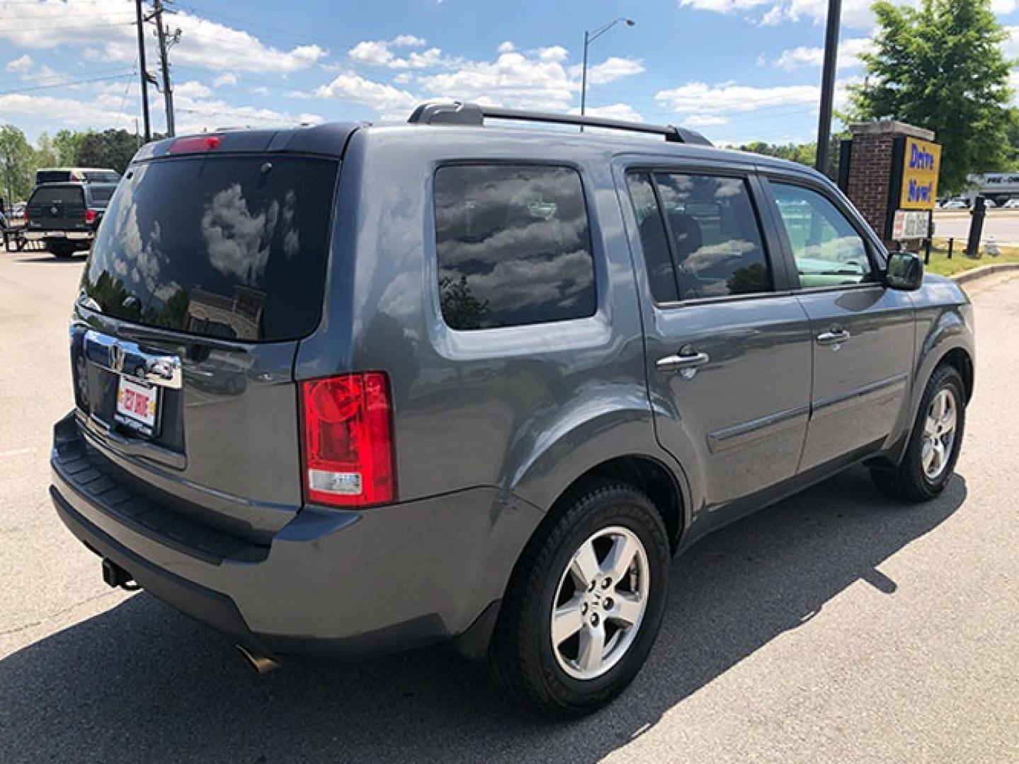 2011 Honda Pilot EX-L 2WD 5-Spd AT with DVD (5FNYF3H61BB) with an 3.5L V6 SOHC 24V engine, 5-Speed Automatic transmission, located at 7710 Tara Blvd, Jonesboro, GA, 30236, (678) 450-1000, 33.544365, -84.367821 - Photo#7