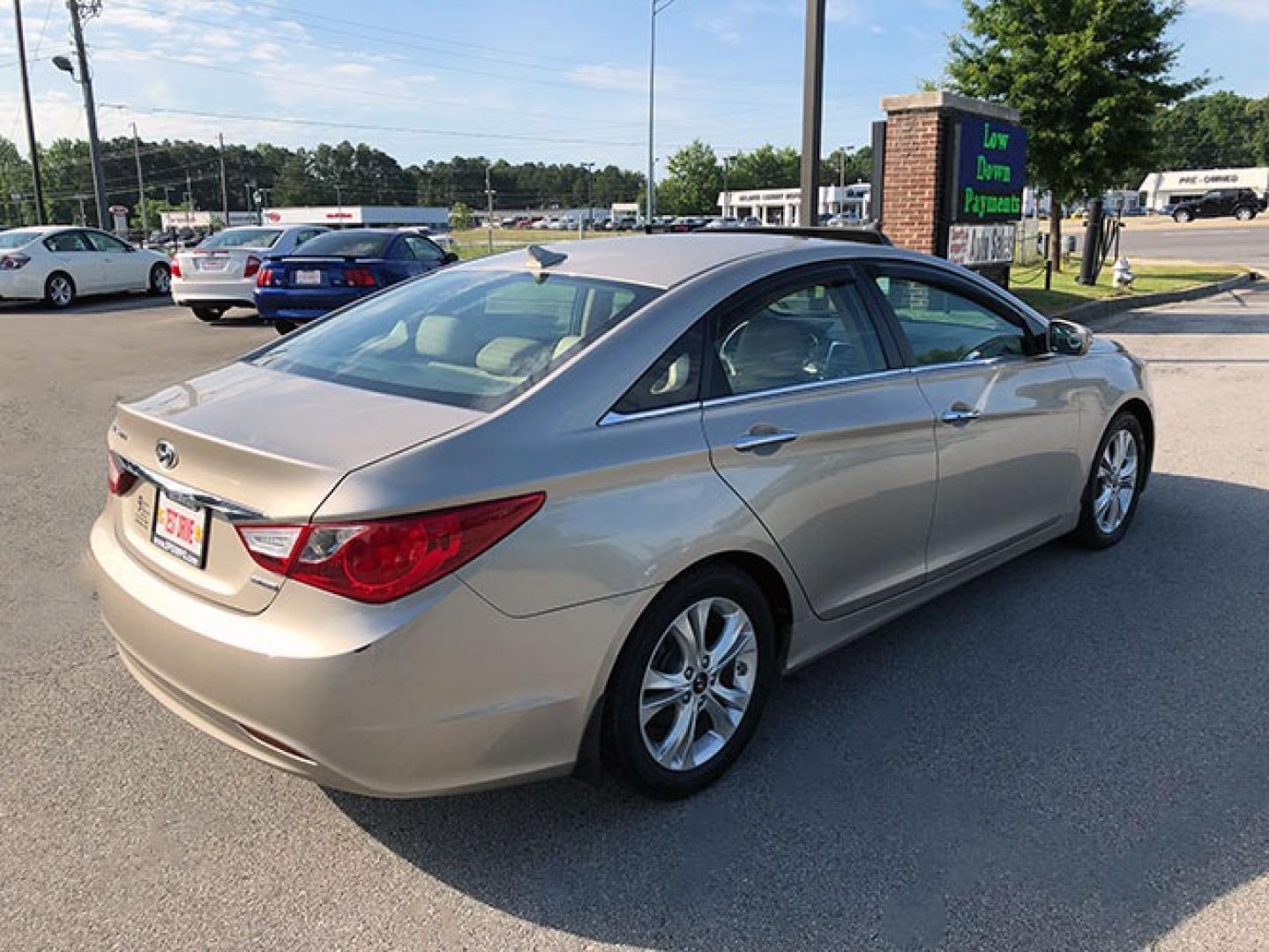 2011 Hyundai Sonata Limited Auto (5NPEC4AC2BH) with an 2.4L L4 DOHC 16V engine, 5-Speed Automatic transmission, located at 7710 Tara Blvd, Jonesboro, GA, 30236, (678) 450-1000, 33.544365, -84.367821 - Photo#4