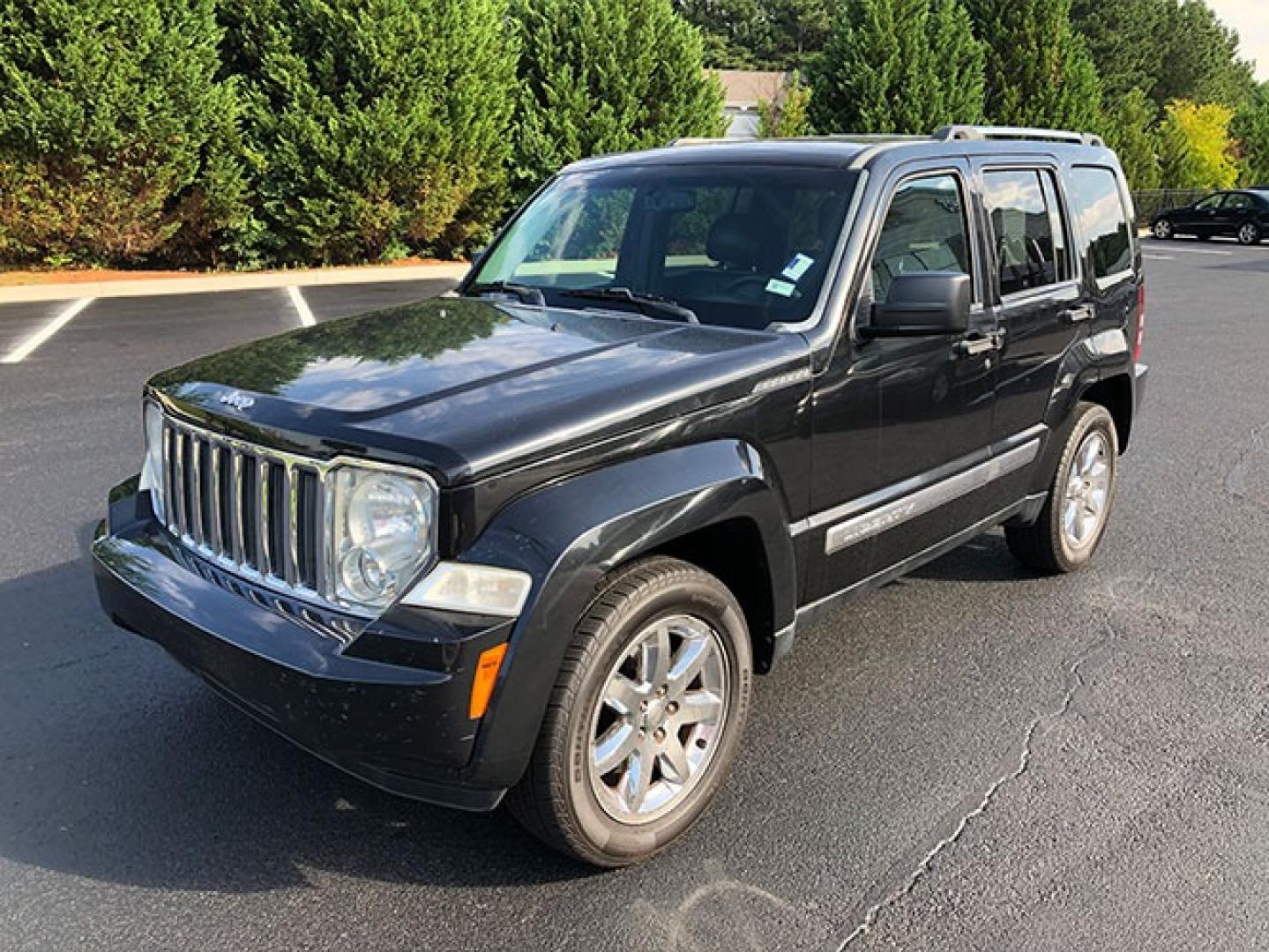 2011 Jeep Liberty Limited 2WD (1J4PP5GK3BW) with an 3.7L V6 SOHC 12V engine, 4-Speed Automatic transmission, located at 7710 Tara Blvd, Jonesboro, GA, 30236, (678) 450-1000, 33.544365, -84.367821 - Photo#2