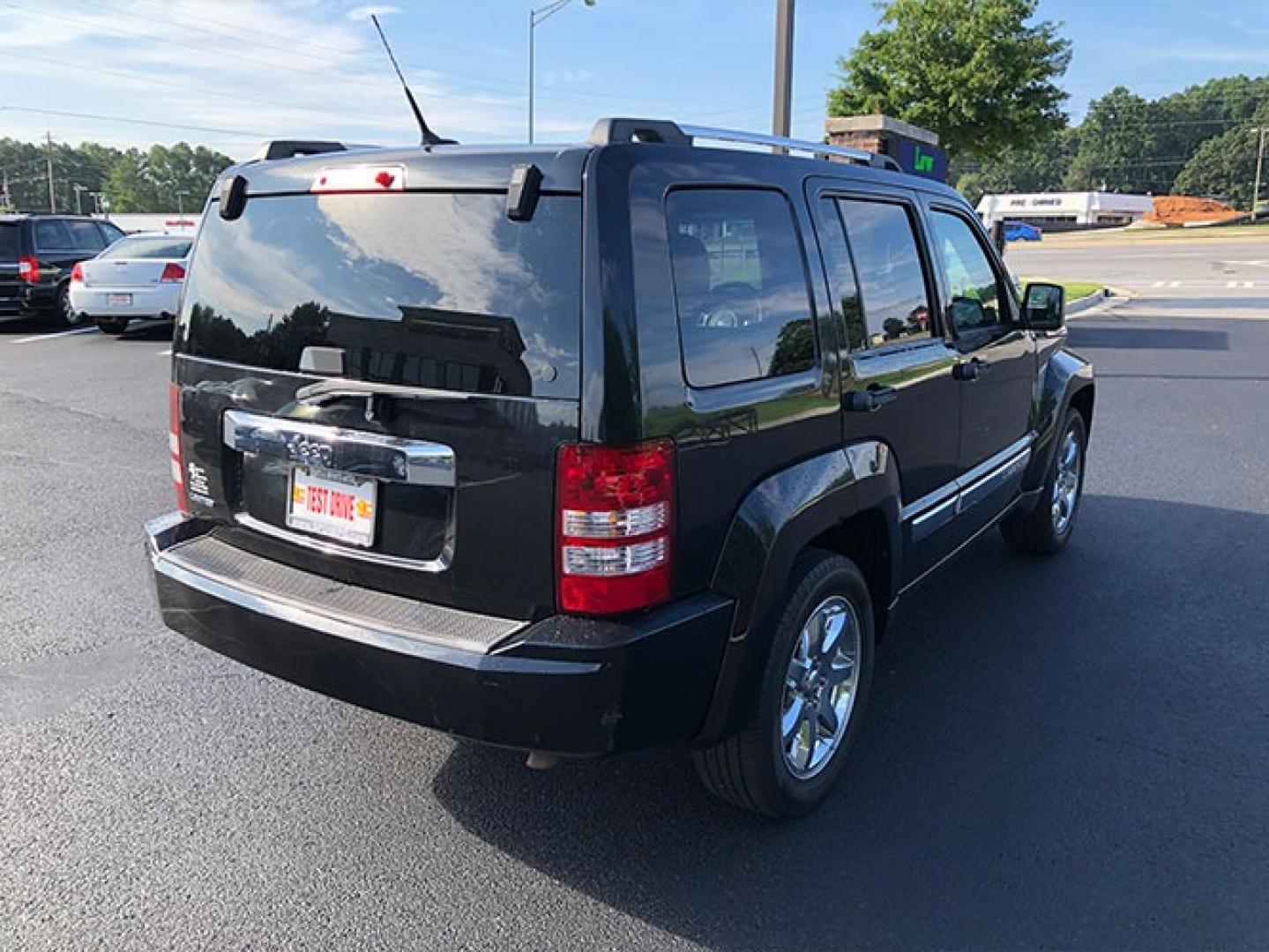 2011 Jeep Liberty Limited 2WD (1J4PP5GK3BW) with an 3.7L V6 SOHC 12V engine, 4-Speed Automatic transmission, located at 7710 Tara Blvd, Jonesboro, GA, 30236, (678) 450-1000, 33.544365, -84.367821 - Photo#7