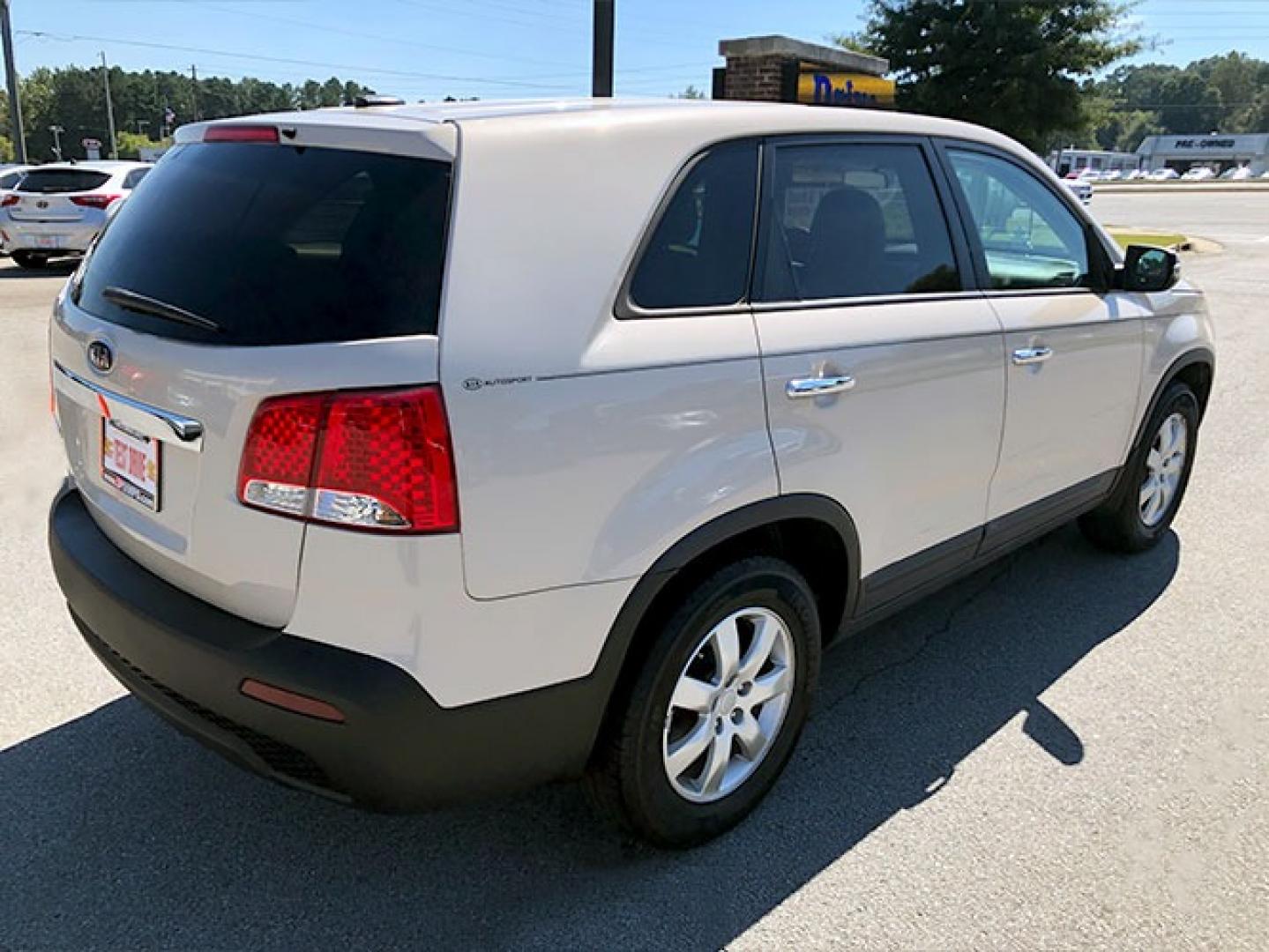 2011 Kia Sorento LX 2WD (5XYKT3A16BG) with an 2.4L L4 DOHC 16V engine, 6-Speed Automatic transmission, located at 7710 Tara Blvd, Jonesboro, GA, 30236, (678) 450-1000, 33.544365, -84.367821 - Photo#7