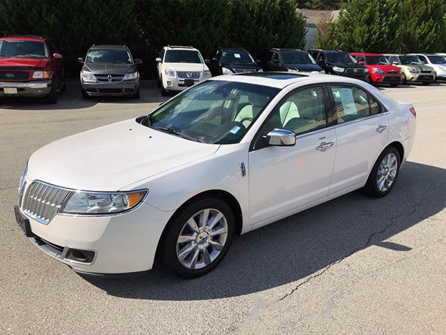 2011 Lincoln MKZ FWD (3LNHL2GC2BR) with an 3.5L V6 DOHC 24V engine, 6-Speed Automatic transmission, located at 7710 Tara Blvd, Jonesboro, GA, 30236, (678) 450-1000, 33.544365, -84.367821 - Photo#2