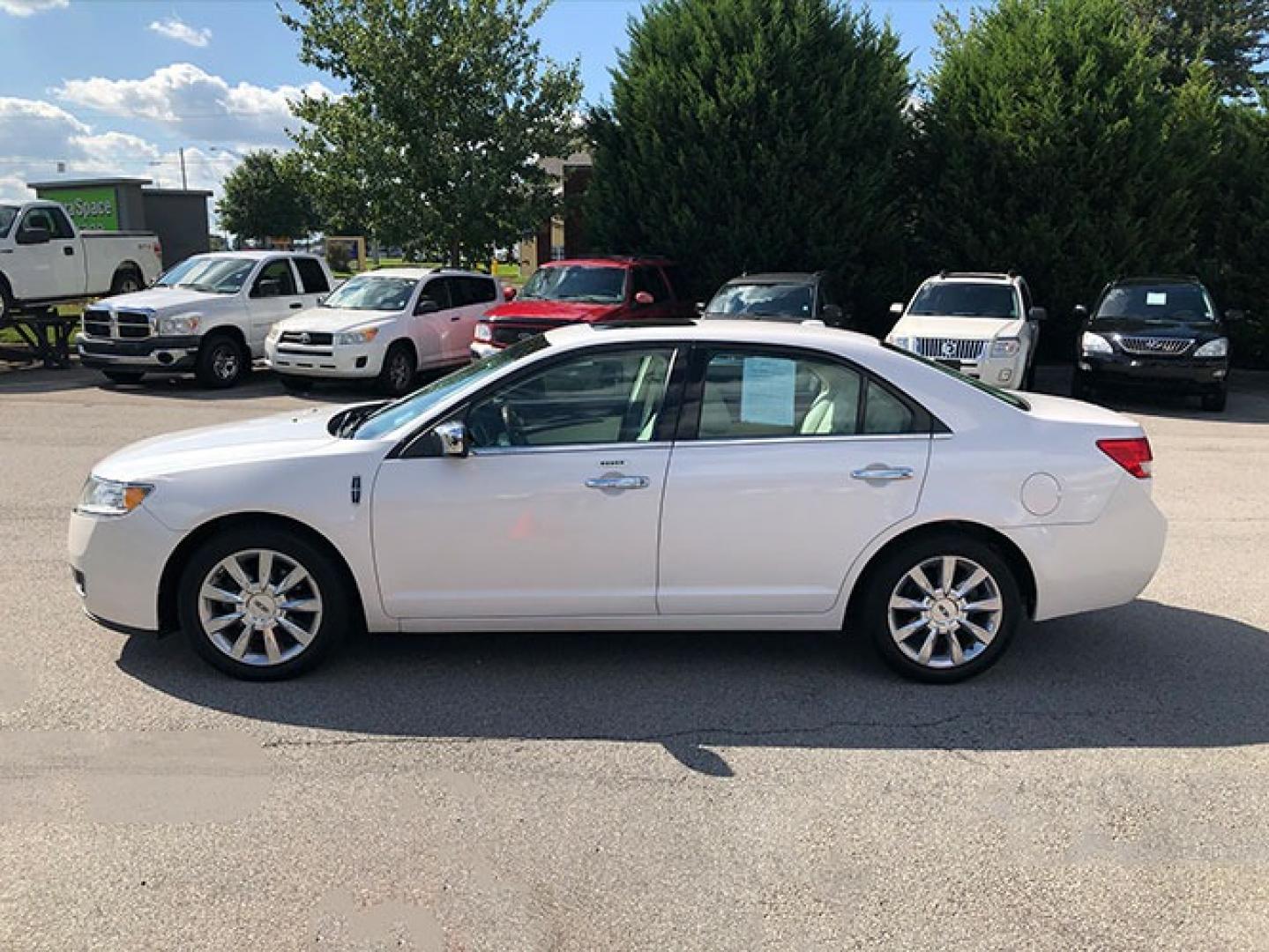 2011 Lincoln MKZ FWD (3LNHL2GC2BR) with an 3.5L V6 DOHC 24V engine, 6-Speed Automatic transmission, located at 7710 Tara Blvd, Jonesboro, GA, 30236, (678) 450-1000, 33.544365, -84.367821 - Photo#3