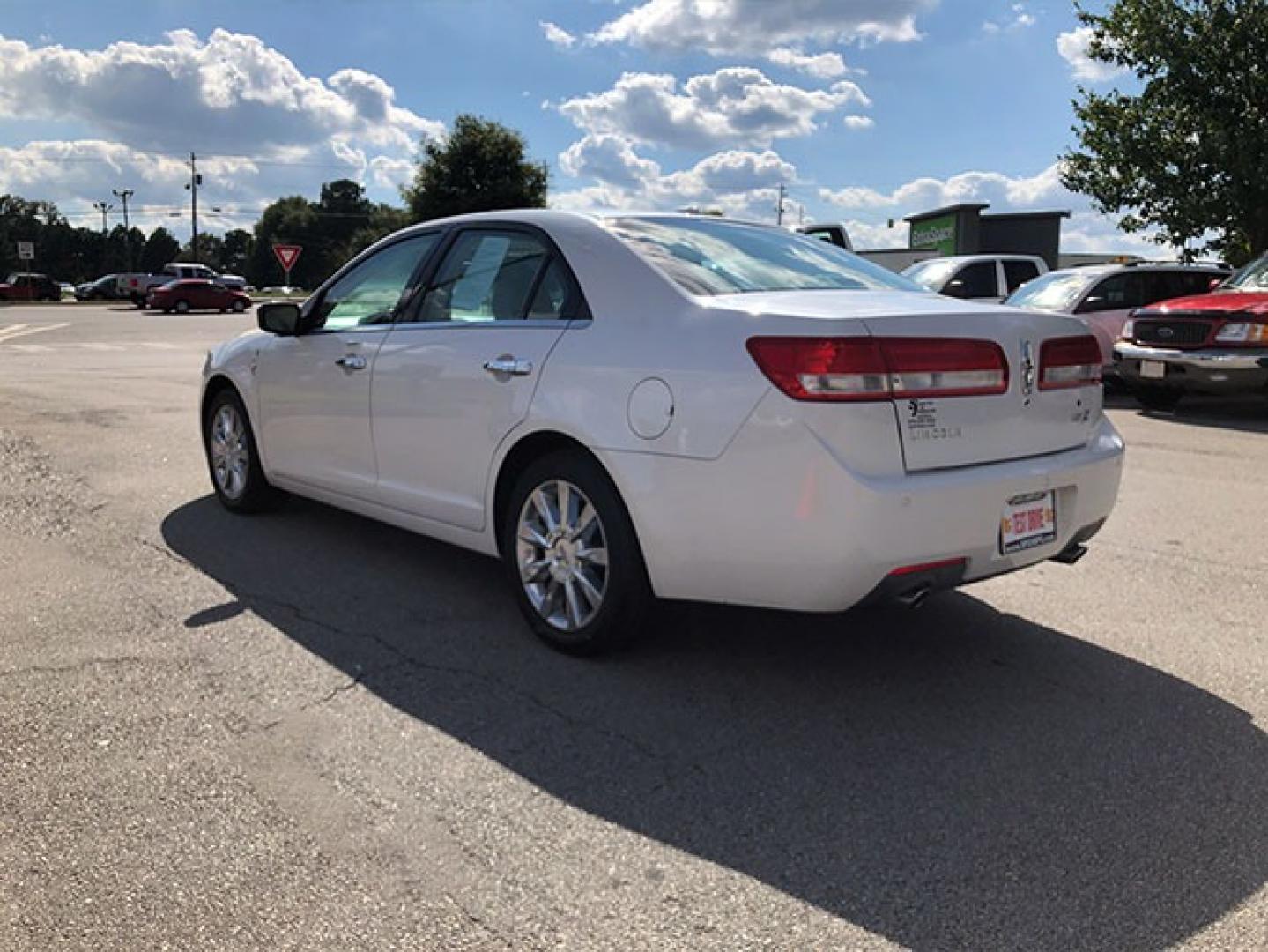 2011 Lincoln MKZ FWD (3LNHL2GC2BR) with an 3.5L V6 DOHC 24V engine, 6-Speed Automatic transmission, located at 7710 Tara Blvd, Jonesboro, GA, 30236, (678) 450-1000, 33.544365, -84.367821 - Photo#4