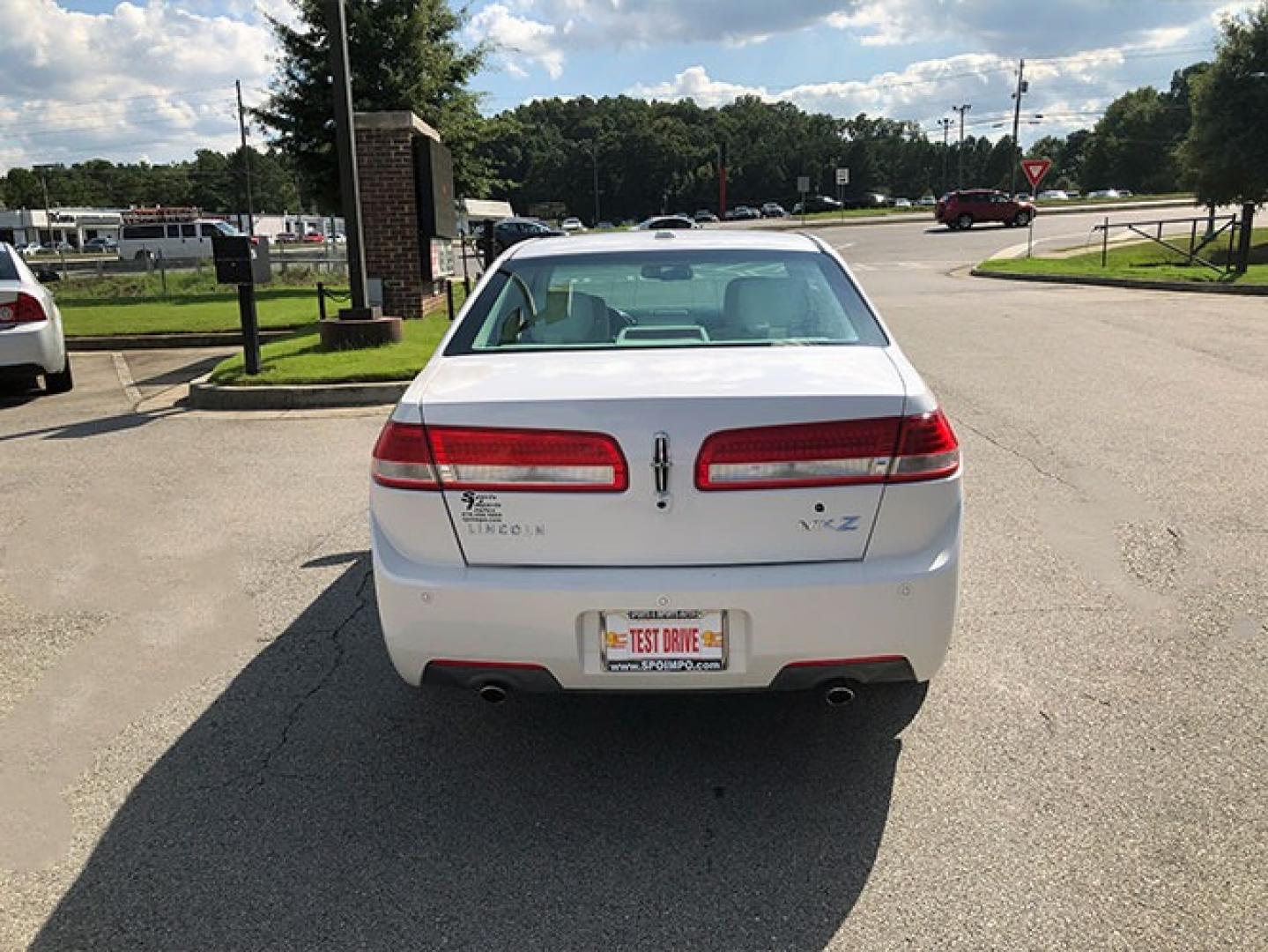 2011 Lincoln MKZ FWD (3LNHL2GC2BR) with an 3.5L V6 DOHC 24V engine, 6-Speed Automatic transmission, located at 7710 Tara Blvd, Jonesboro, GA, 30236, (678) 450-1000, 33.544365, -84.367821 - Photo#5