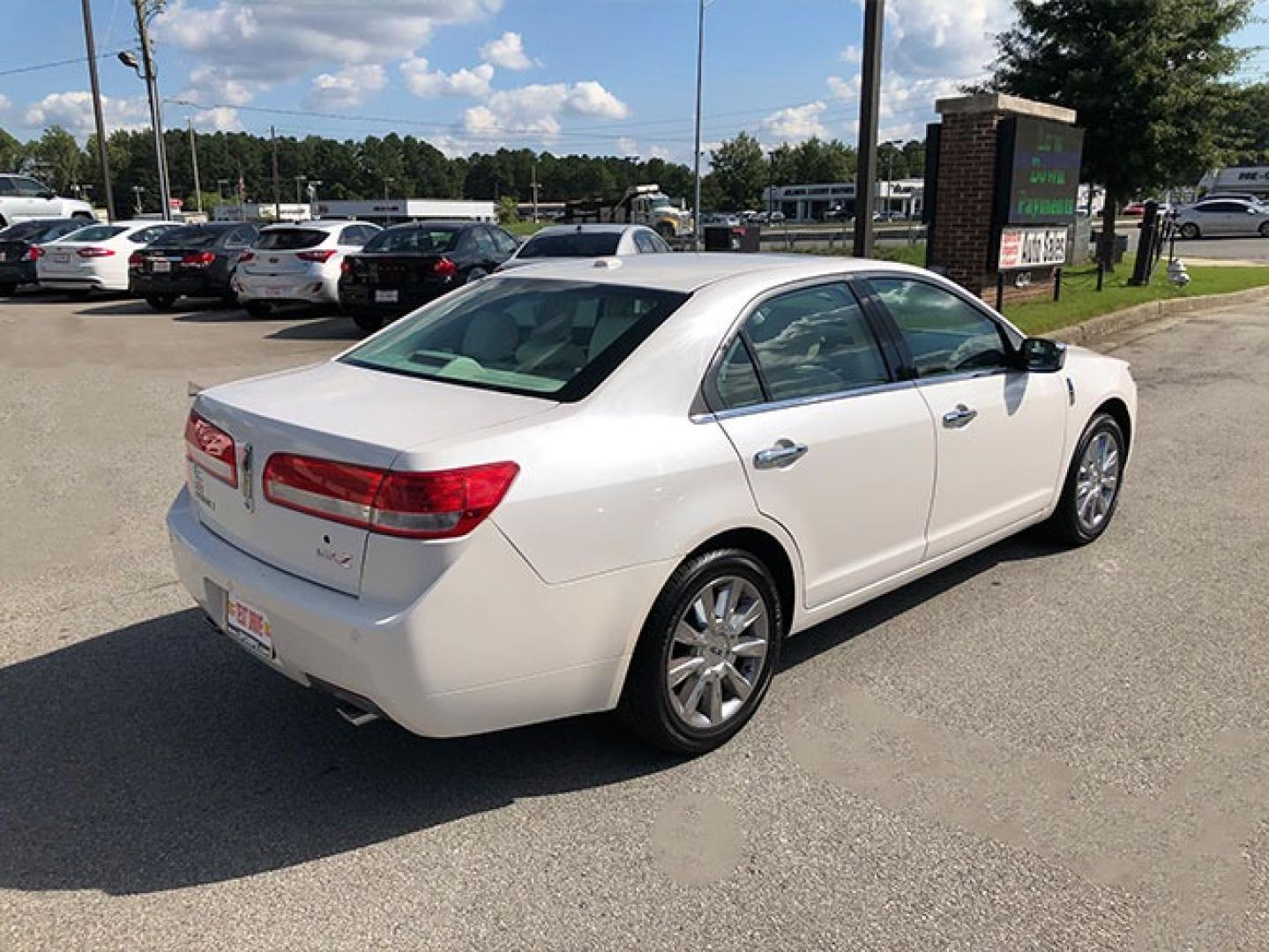 2011 Lincoln MKZ FWD (3LNHL2GC2BR) with an 3.5L V6 DOHC 24V engine, 6-Speed Automatic transmission, located at 7710 Tara Blvd, Jonesboro, GA, 30236, (678) 450-1000, 33.544365, -84.367821 - Photo#6