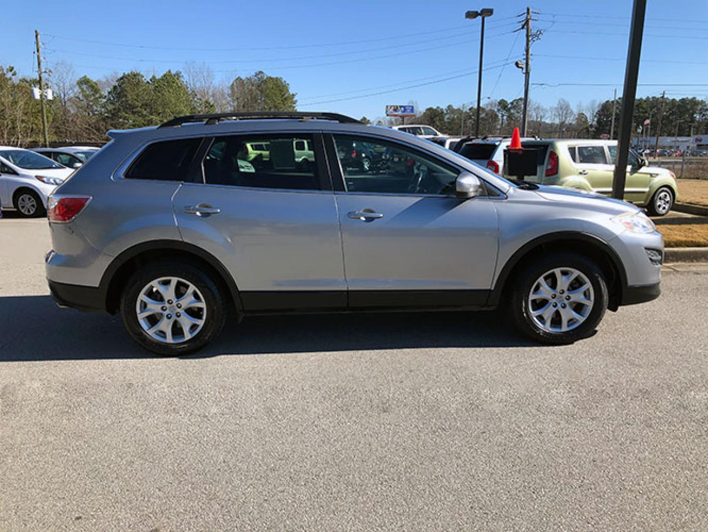 2011 Mazda CX-9 Touring (JM3TB2CA5B0) with an 3.7L V6 DOHC 24V engine, 6-Speed Automatic transmission, located at 620 Jesse Jewell Pkwy, Gainesville, GA, 30501, (678) 450-1000, 34.305923, -83.809784 - Photo#8