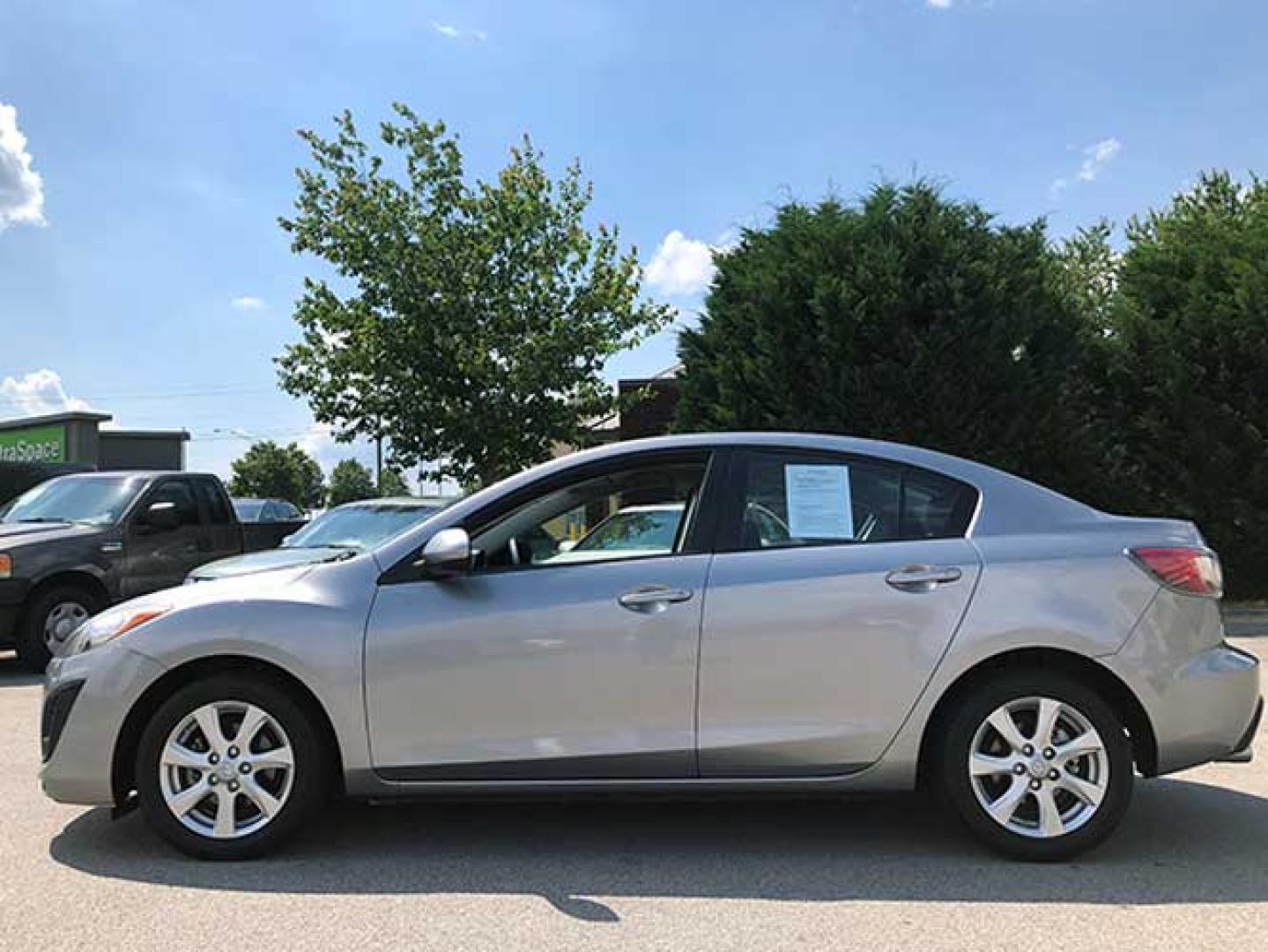 2011 Mazda MAZDA3 i Touring 4-Door (JM1BL1VF3B1) with an 2.0L L4 DOHC 16V engine, located at 620 Jesse Jewell Pkwy, Gainesville, GA, 30501, (678) 450-1000, 34.305923, -83.809784 - Photo#2