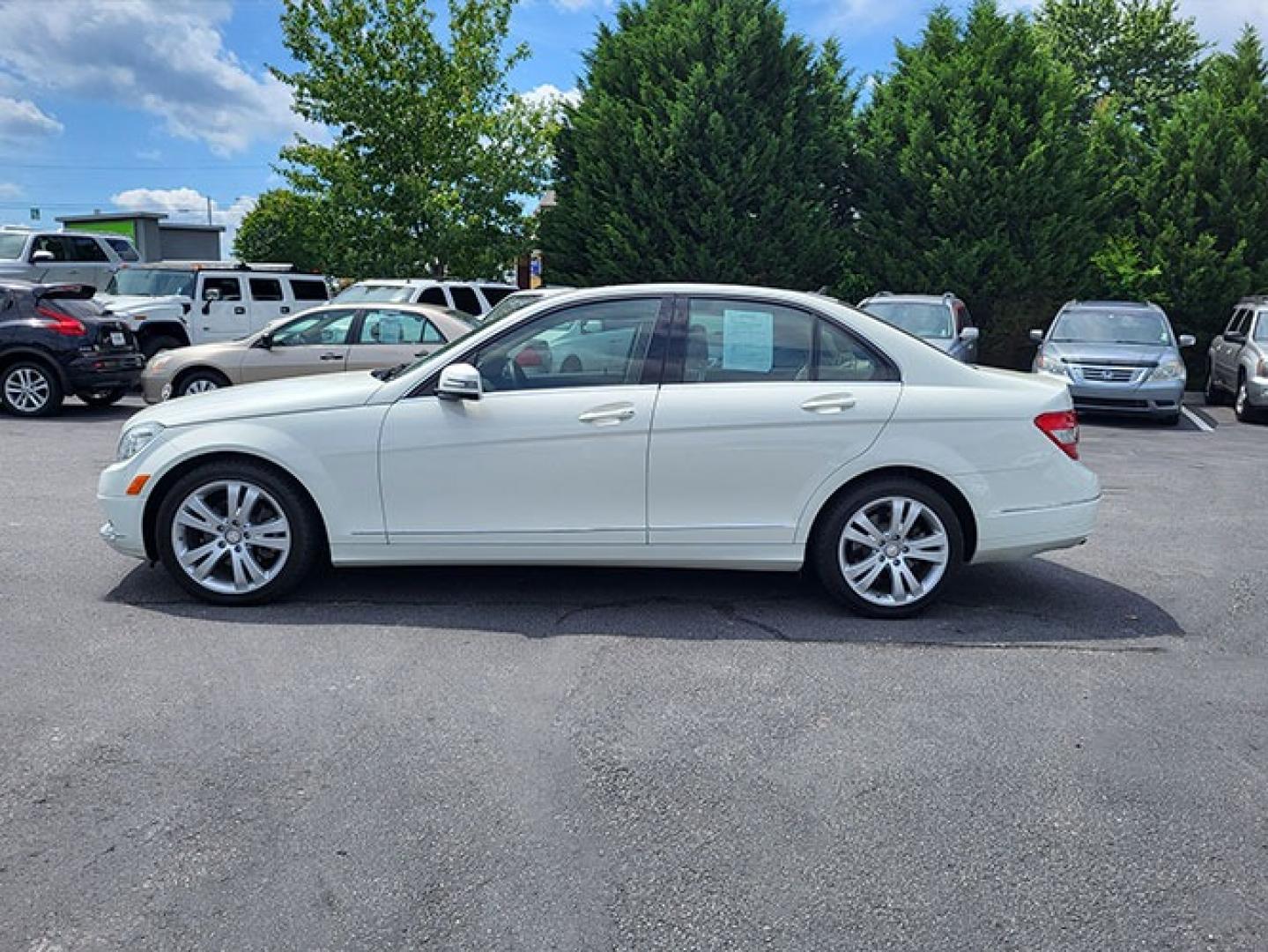 2011 Mercedes-Benz C-Class C300 Luxury Sedan (WDDGF5EB0BR) with an 3.0L V6 DOHC 24V engine, 7-Speed Automatic transmission, located at 4247 Buford Drive NE, Buford, GA, 30518, (678) 450-1000, 34.086857, -83.993004 - Photo#3