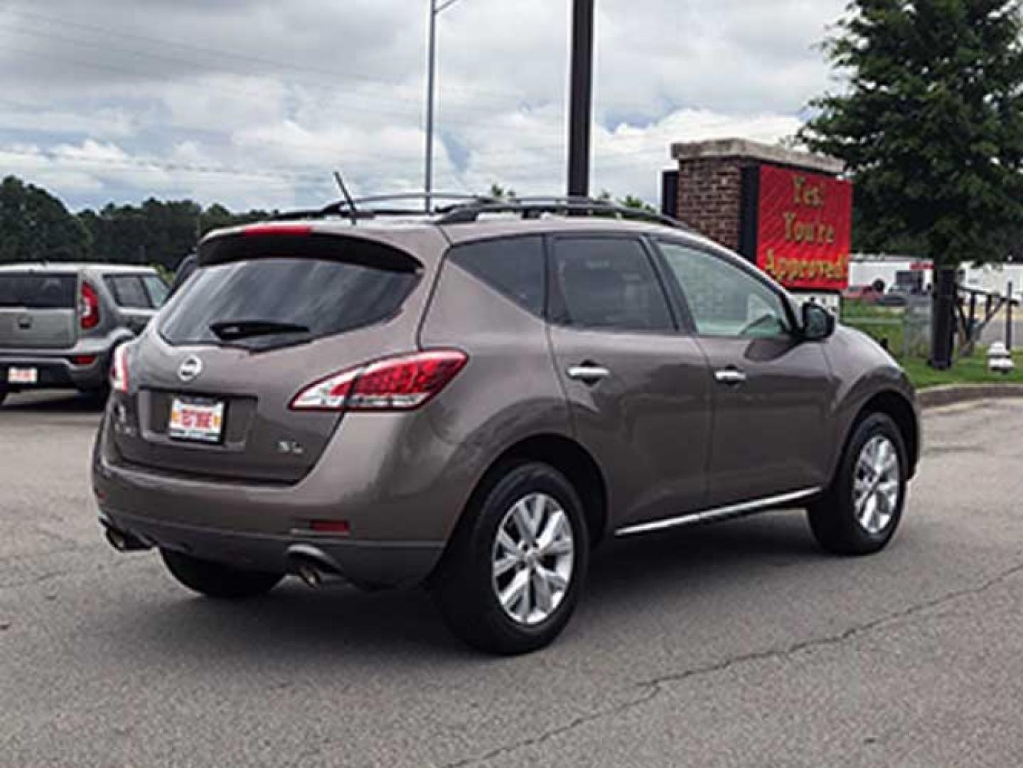 2011 Nissan Murano LE (JN8AZ1MU6BW) with an 3.5L V6 DOHC 24V engine, CVT transmission, located at 620 Jesse Jewell Pkwy, Gainesville, GA, 30501, (678) 450-1000, 34.305923, -83.809784 - Photo#6