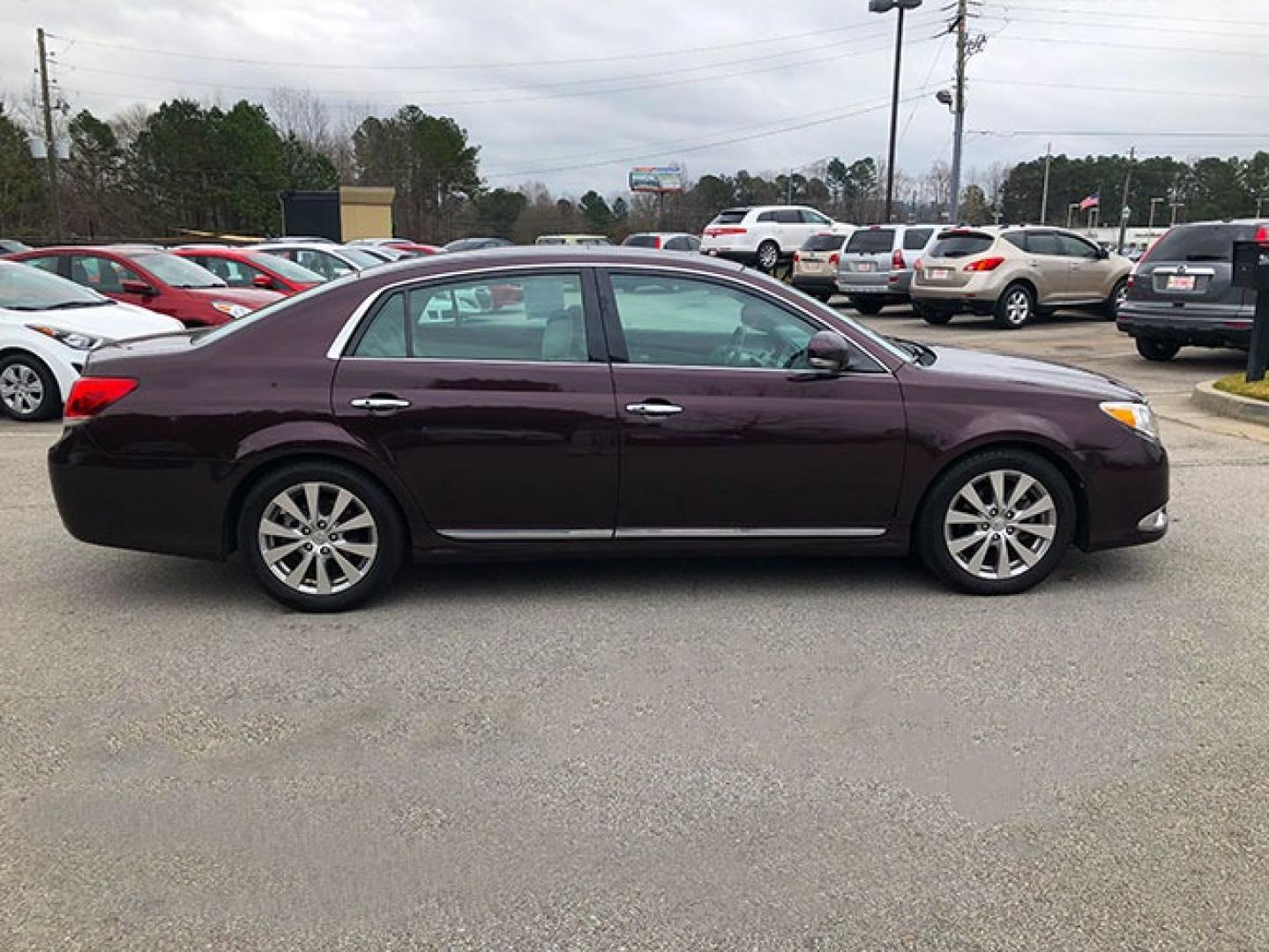 2011 Toyota Avalon Base (4T1BK3DB8BU) with an 3.5L V6 DOHC 24V engine, 6-Speed Automatic transmission, located at 7710 Tara Blvd, Jonesboro, GA, 30236, (678) 450-1000, 33.544365, -84.367821 - Photo#7