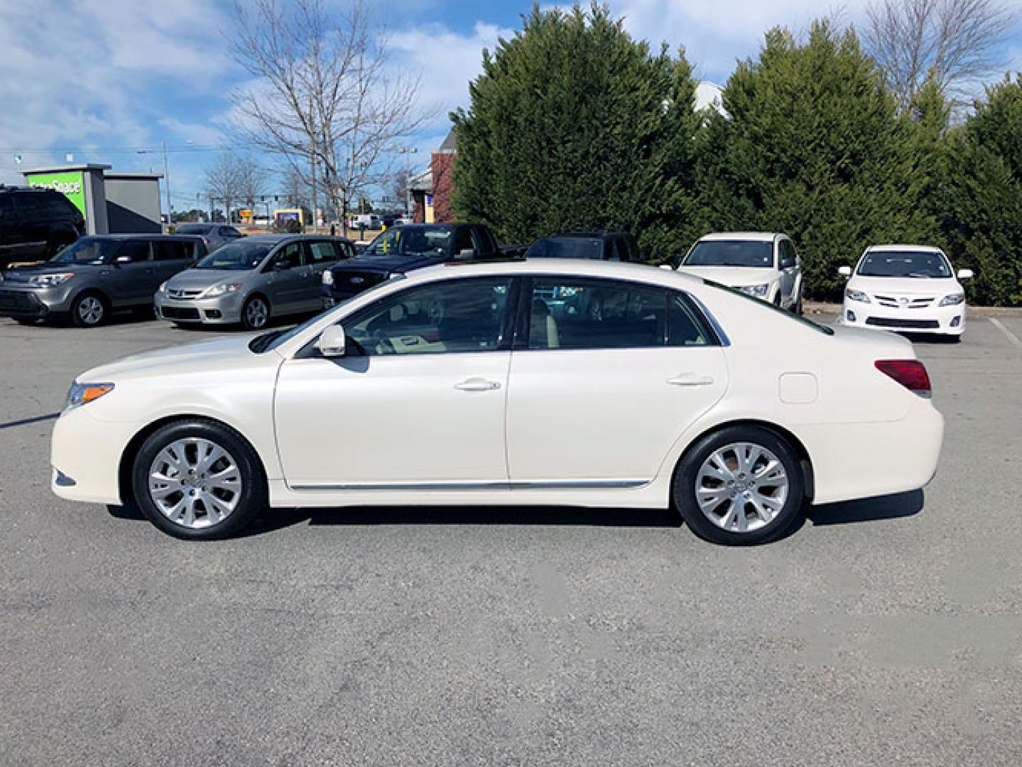 2011 Toyota Avalon Base (4T1BK3DB9BU) with an 3.5L V6 DOHC 24V engine, 6-Speed Automatic transmission, located at 7710 Tara Blvd, Jonesboro, GA, 30236, (678) 450-1000, 33.544365, -84.367821 - Photo#3