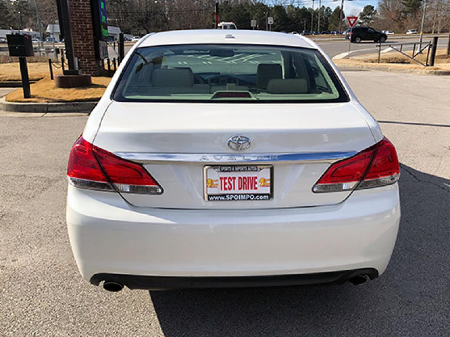 2011 Toyota Avalon Base (4T1BK3DB9BU) with an 3.5L V6 DOHC 24V engine, 6-Speed Automatic transmission, located at 7710 Tara Blvd, Jonesboro, GA, 30236, (678) 450-1000, 33.544365, -84.367821 - Photo#5