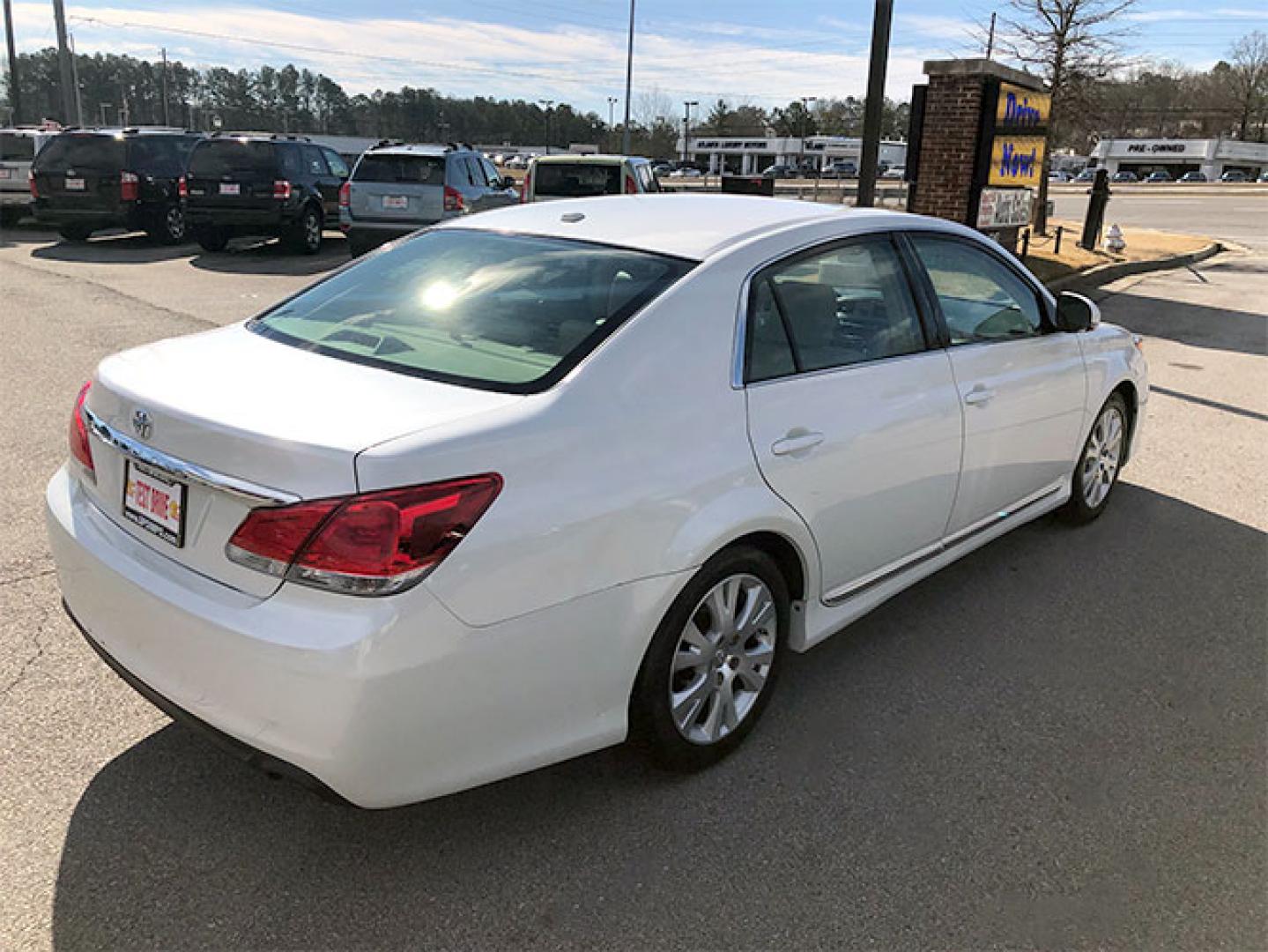 2011 Toyota Avalon Base (4T1BK3DB9BU) with an 3.5L V6 DOHC 24V engine, 6-Speed Automatic transmission, located at 7710 Tara Blvd, Jonesboro, GA, 30236, (678) 450-1000, 33.544365, -84.367821 - Photo#6