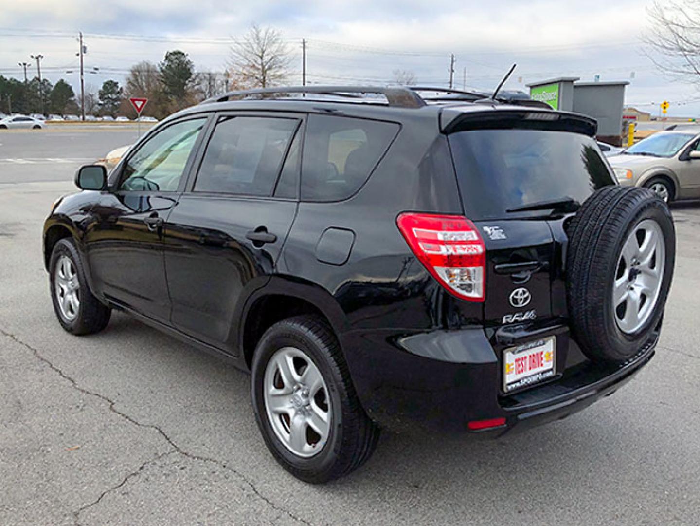 2011 Toyota RAV4 Base I4 2WD (JTMZF4DV5B5) with an 2.4L L4 DOHC 16V engine, 4-Speed Automatic transmission, located at 620 Jesse Jewell Pkwy, Gainesville, GA, 30501, (678) 450-1000, 34.305923, -83.809784 - Photo#4