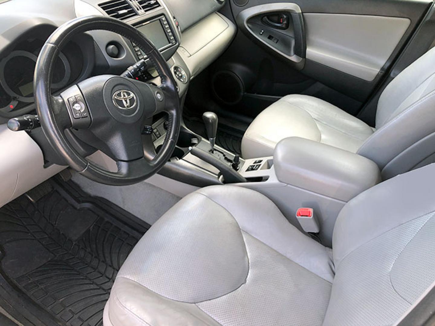 2011 Toyota RAV4 Limited I4 2WD (2T3YF4DV9BW) with an 2.4L L4 DOHC 16V engine, 4-Speed Automatic transmission, located at 620 Jesse Jewell Pkwy, Gainesville, GA, 30501, (678) 450-1000, 34.305923, -83.809784 - Photo#9