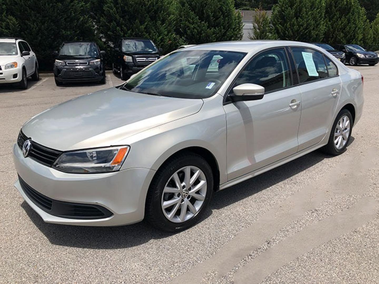 2011 Volkswagen Jetta SE (3VWDX7AJ4BM) with an 2.5L L5 DOHC 20V engine, located at 7710 Tara Blvd, Jonesboro, GA, 30236, (678) 450-1000, 33.544365, -84.367821 - Photo#2