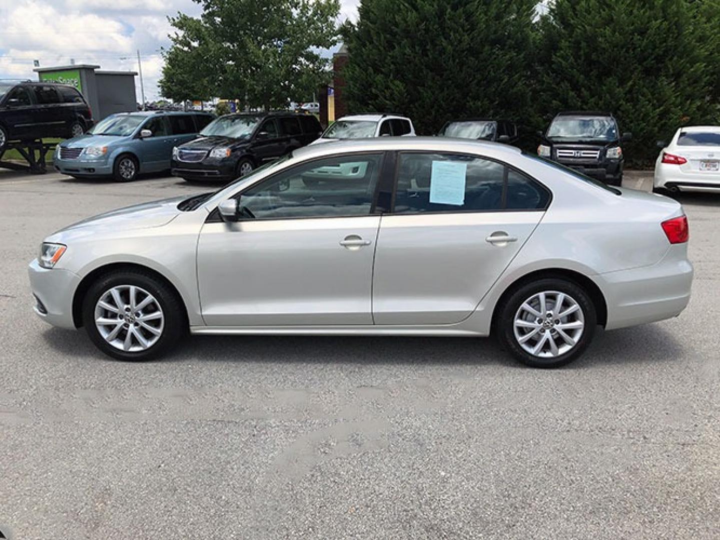 2011 Volkswagen Jetta SE (3VWDX7AJ4BM) with an 2.5L L5 DOHC 20V engine, located at 7710 Tara Blvd, Jonesboro, GA, 30236, (678) 450-1000, 33.544365, -84.367821 - Photo#3