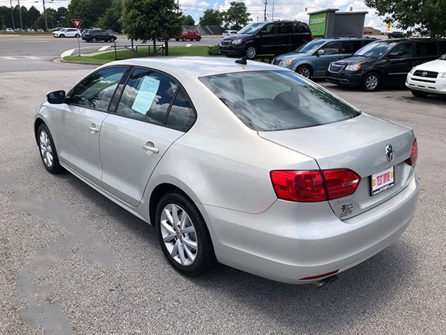 2011 Volkswagen Jetta SE (3VWDX7AJ4BM) with an 2.5L L5 DOHC 20V engine, located at 7710 Tara Blvd, Jonesboro, GA, 30236, (678) 450-1000, 33.544365, -84.367821 - Photo#4