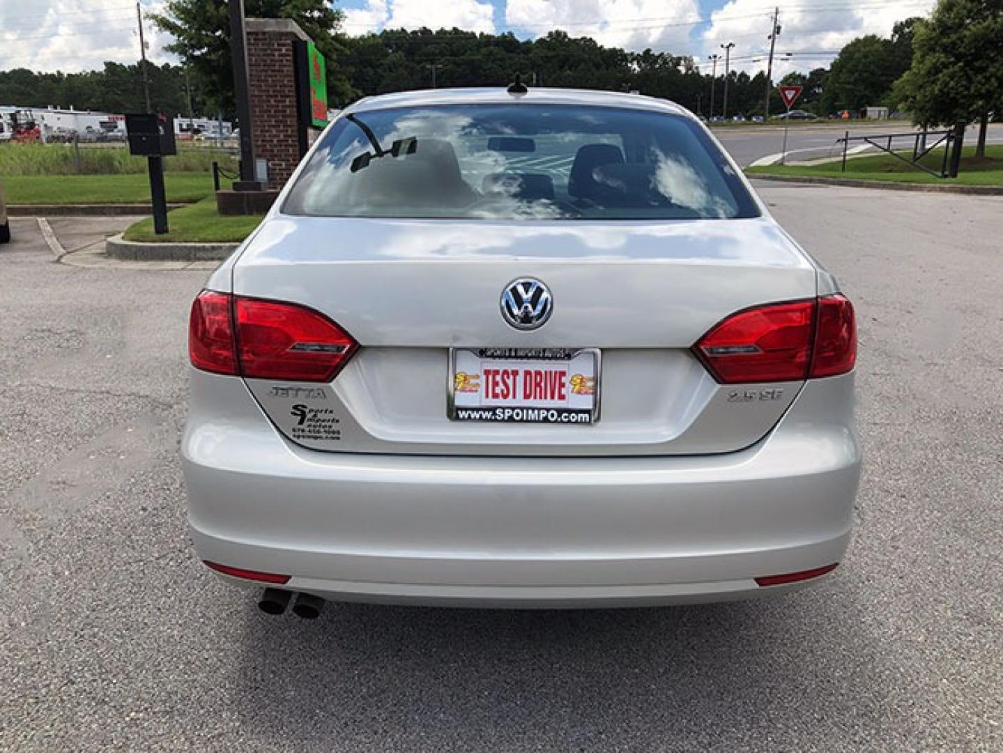 2011 Volkswagen Jetta SE (3VWDX7AJ4BM) with an 2.5L L5 DOHC 20V engine, located at 7710 Tara Blvd, Jonesboro, GA, 30236, (678) 450-1000, 33.544365, -84.367821 - Photo#5