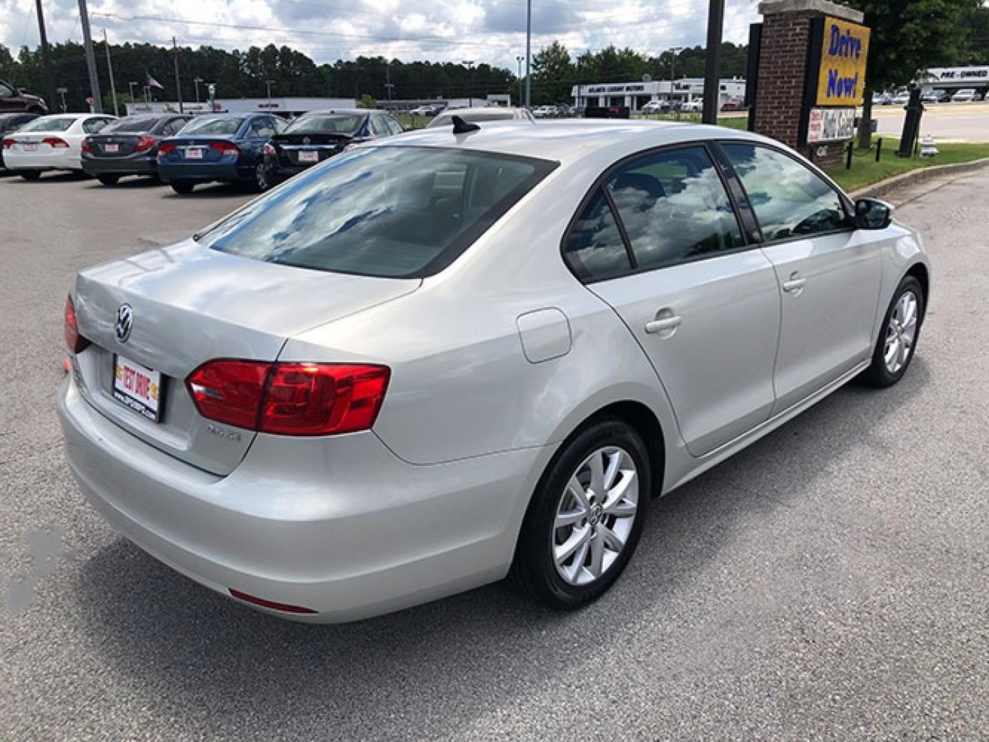 2011 Volkswagen Jetta SE (3VWDX7AJ4BM) with an 2.5L L5 DOHC 20V engine, located at 7710 Tara Blvd, Jonesboro, GA, 30236, (678) 450-1000, 33.544365, -84.367821 - Photo#6