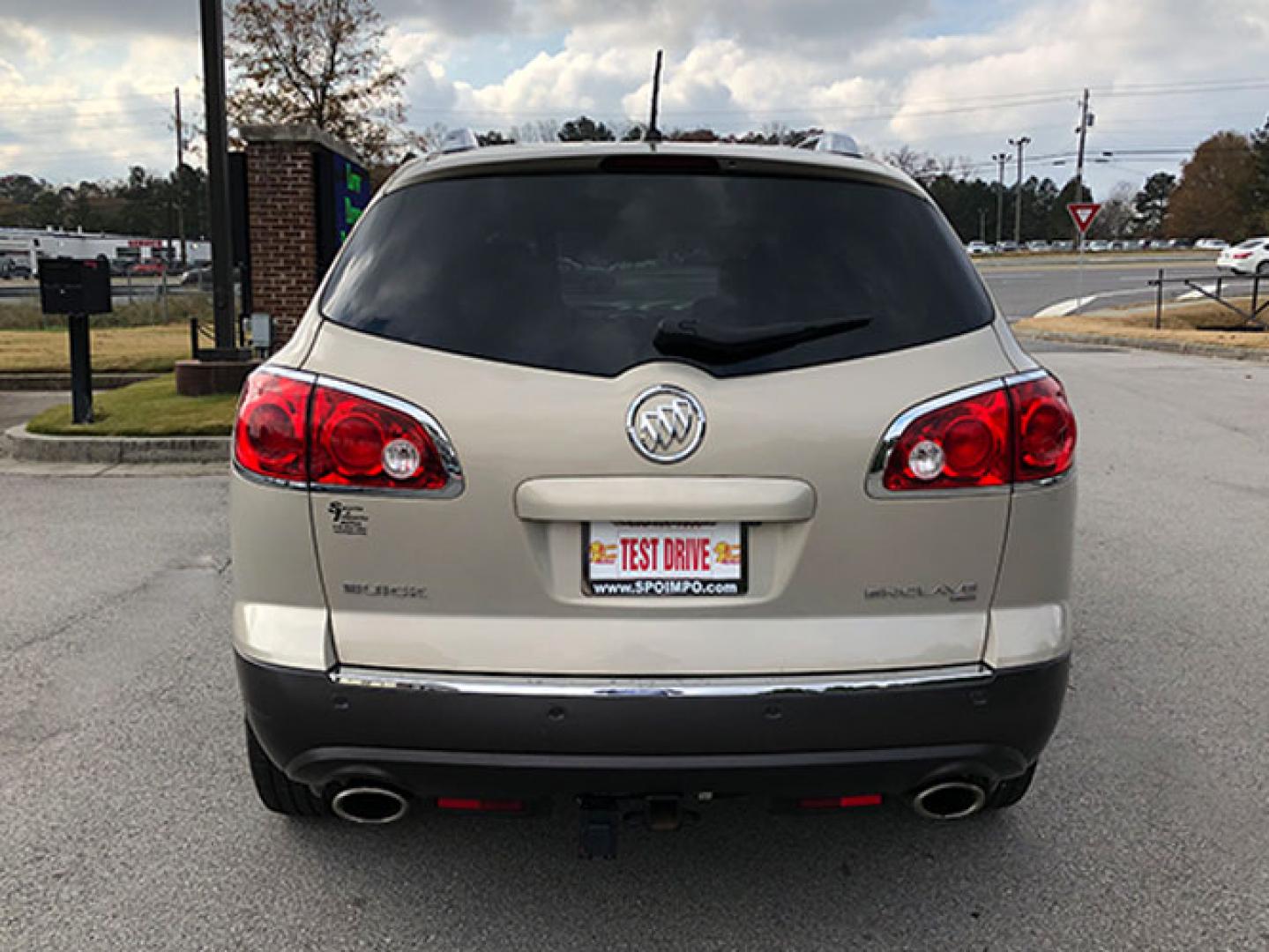 2012 Buick Enclave Leather AWD (5GAKVCED9CJ) with an 3.6L V6 DOHC 24V engine, 6-Speed Automatic Overdrive transmission, located at 620 Jesse Jewell Pkwy, Gainesville, GA, 30501, (678) 450-1000, 34.305923, -83.809784 - Photo#5