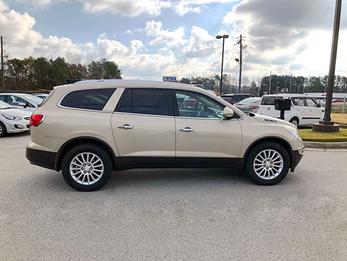 2012 Buick Enclave Leather AWD (5GAKVCED9CJ) with an 3.6L V6 DOHC 24V engine, 6-Speed Automatic Overdrive transmission, located at 620 Jesse Jewell Pkwy, Gainesville, GA, 30501, (678) 450-1000, 34.305923, -83.809784 - Photo#8