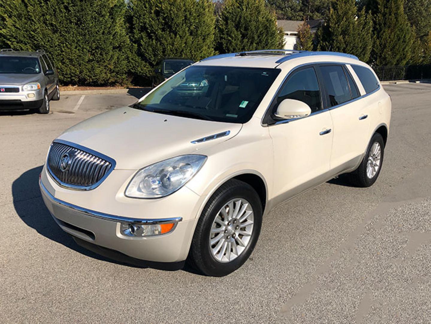 2012 Buick Enclave Leather FWD (5GAKRCED1CJ) with an 3.6L V6 DOHC 24V engine, 6-Speed Automatic Overdrive transmission, located at 7710 Tara Blvd, Jonesboro, GA, 30236, (678) 450-1000, 33.544365, -84.367821 - Photo#2