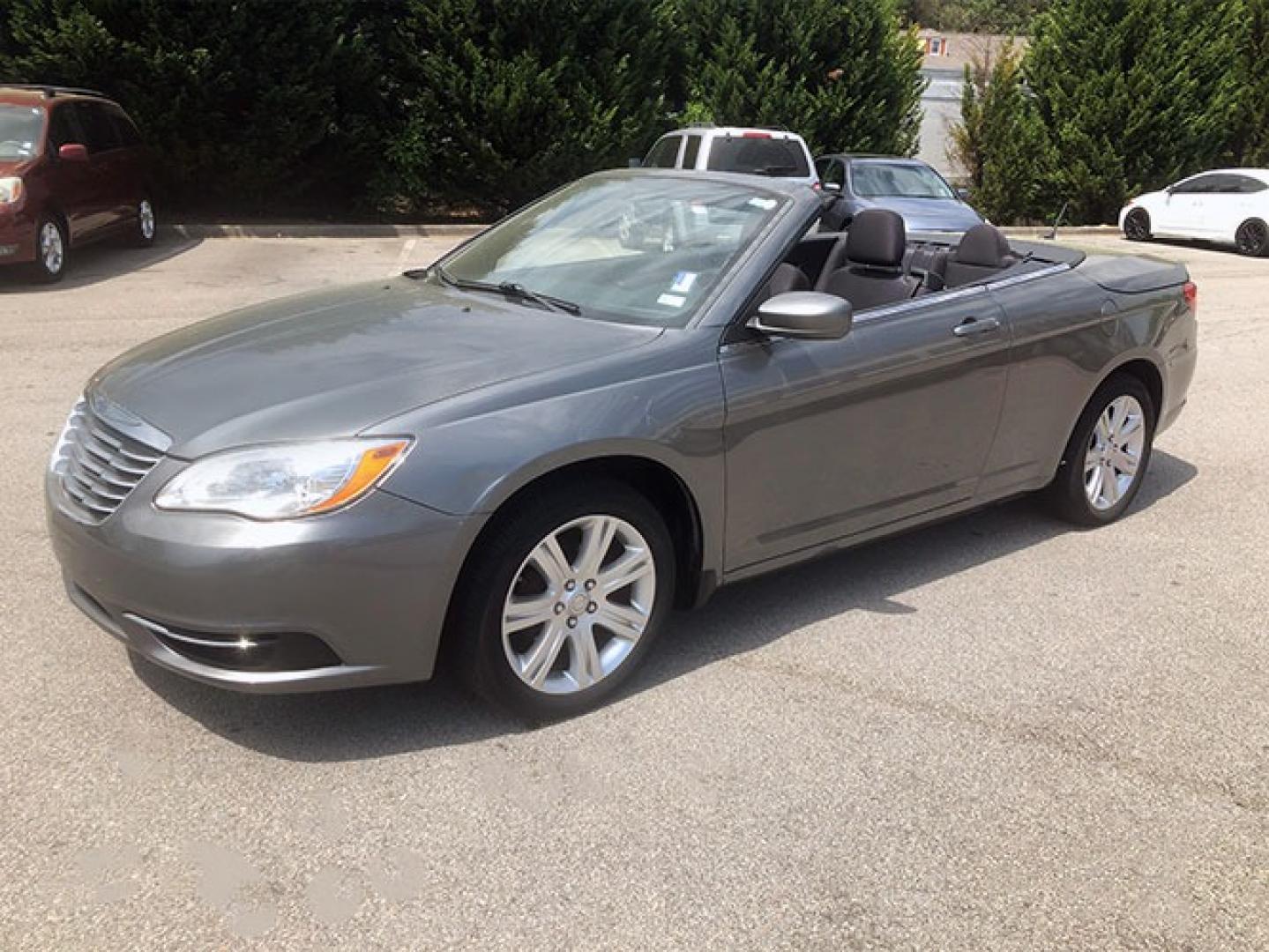 2012 Chrysler 200 Touring Convertible (1C3BCBEB0CN) with an 2.4L L4 DOHC 16V engine, 6-Speed Automatic transmission, located at 7710 Tara Blvd, Jonesboro, GA, 30236, (678) 450-1000, 33.544365, -84.367821 - Photo#3