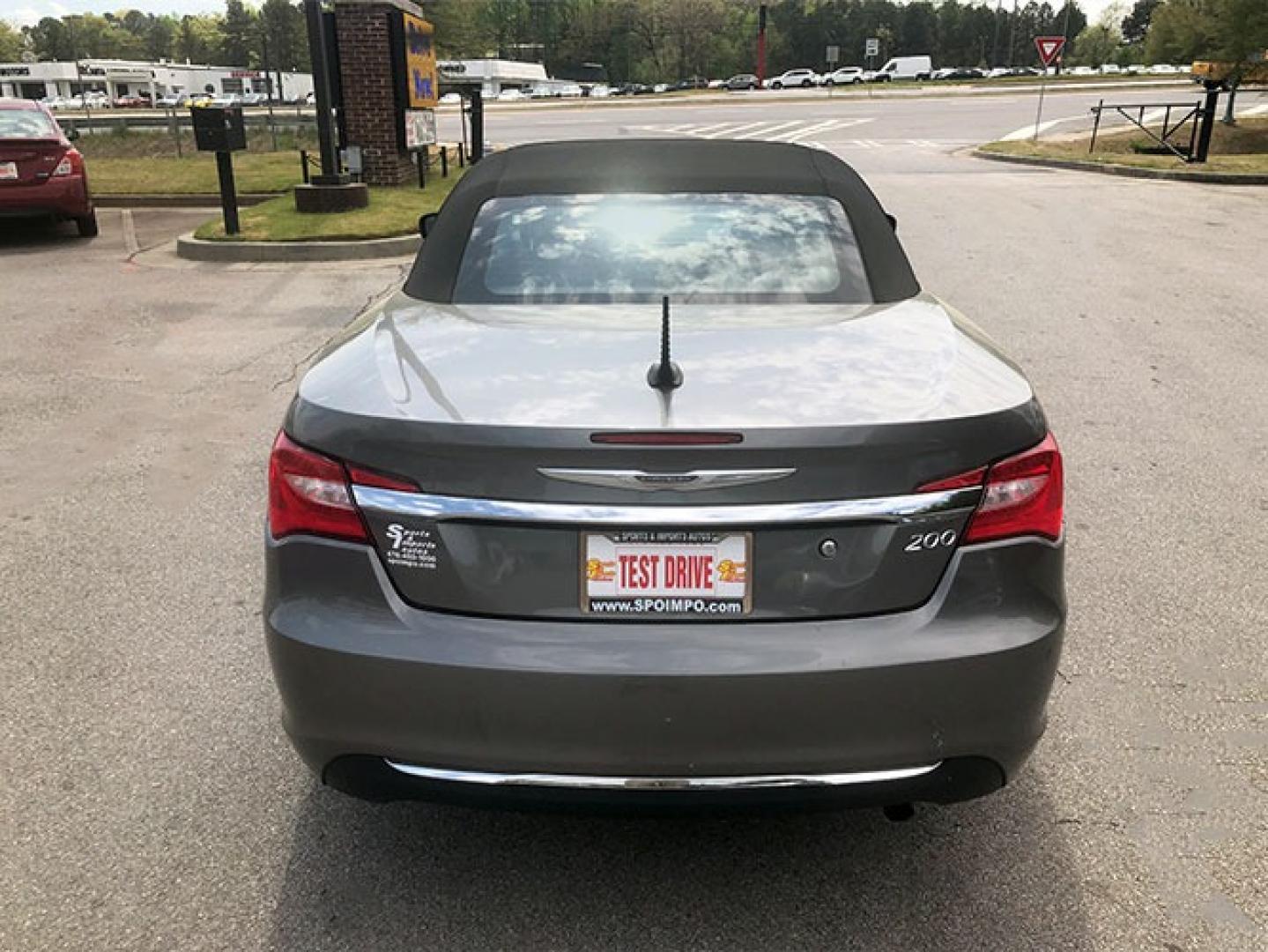 2012 Chrysler 200 Touring Convertible (1C3BCBEB0CN) with an 2.4L L4 DOHC 16V engine, 6-Speed Automatic transmission, located at 7710 Tara Blvd, Jonesboro, GA, 30236, (678) 450-1000, 33.544365, -84.367821 - Photo#8