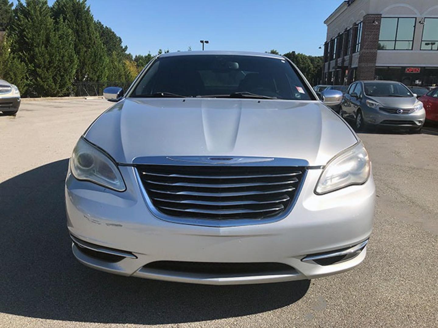 2012 Chrysler 200 Limited (1C3CCBCG3CN) with an 3.6L V6 DOHC 24V FFV engine, 6-Speed Automatic transmission, located at 620 Jesse Jewell Pkwy, Gainesville, GA, 30501, (678) 450-1000, 34.305923, -83.809784 - Photo#1