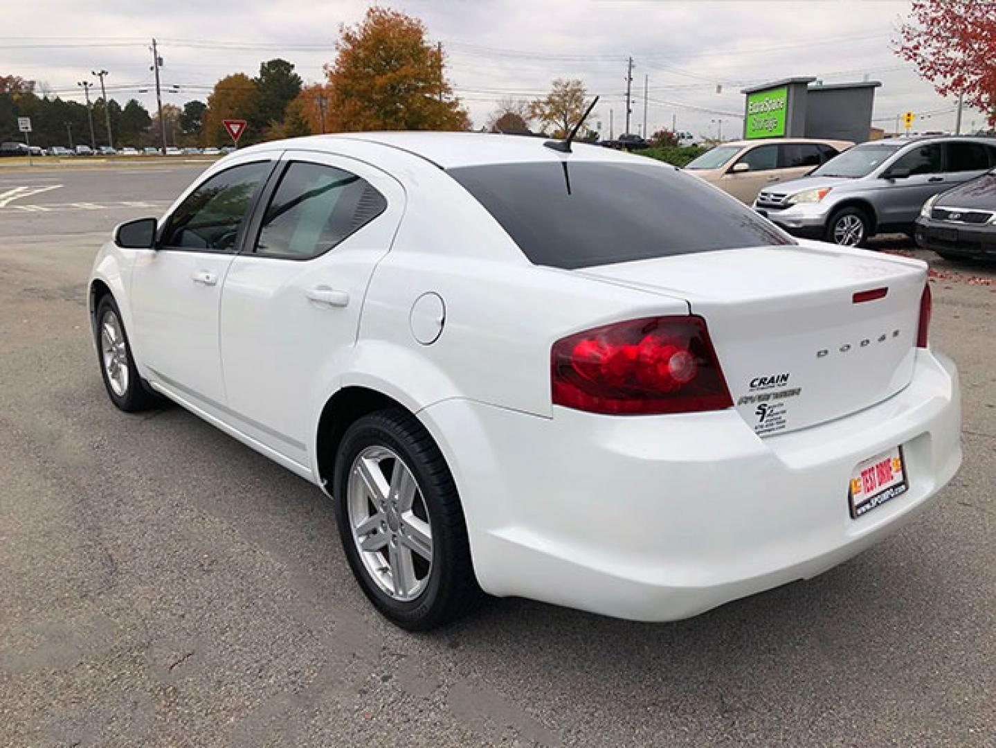 2012 Dodge Avenger SXT (1C3CDZCB4CN) with an 2.4L L4 DOHC 16V engine, 6-Speed Automatic transmission, located at 7710 Tara Blvd, Jonesboro, GA, 30236, (678) 450-1000, 33.544365, -84.367821 - Photo#4