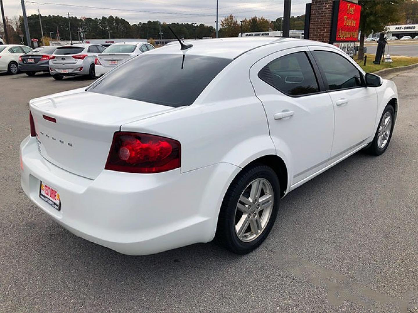 2012 Dodge Avenger SXT (1C3CDZCB4CN) with an 2.4L L4 DOHC 16V engine, 6-Speed Automatic transmission, located at 7710 Tara Blvd, Jonesboro, GA, 30236, (678) 450-1000, 33.544365, -84.367821 - Photo#6