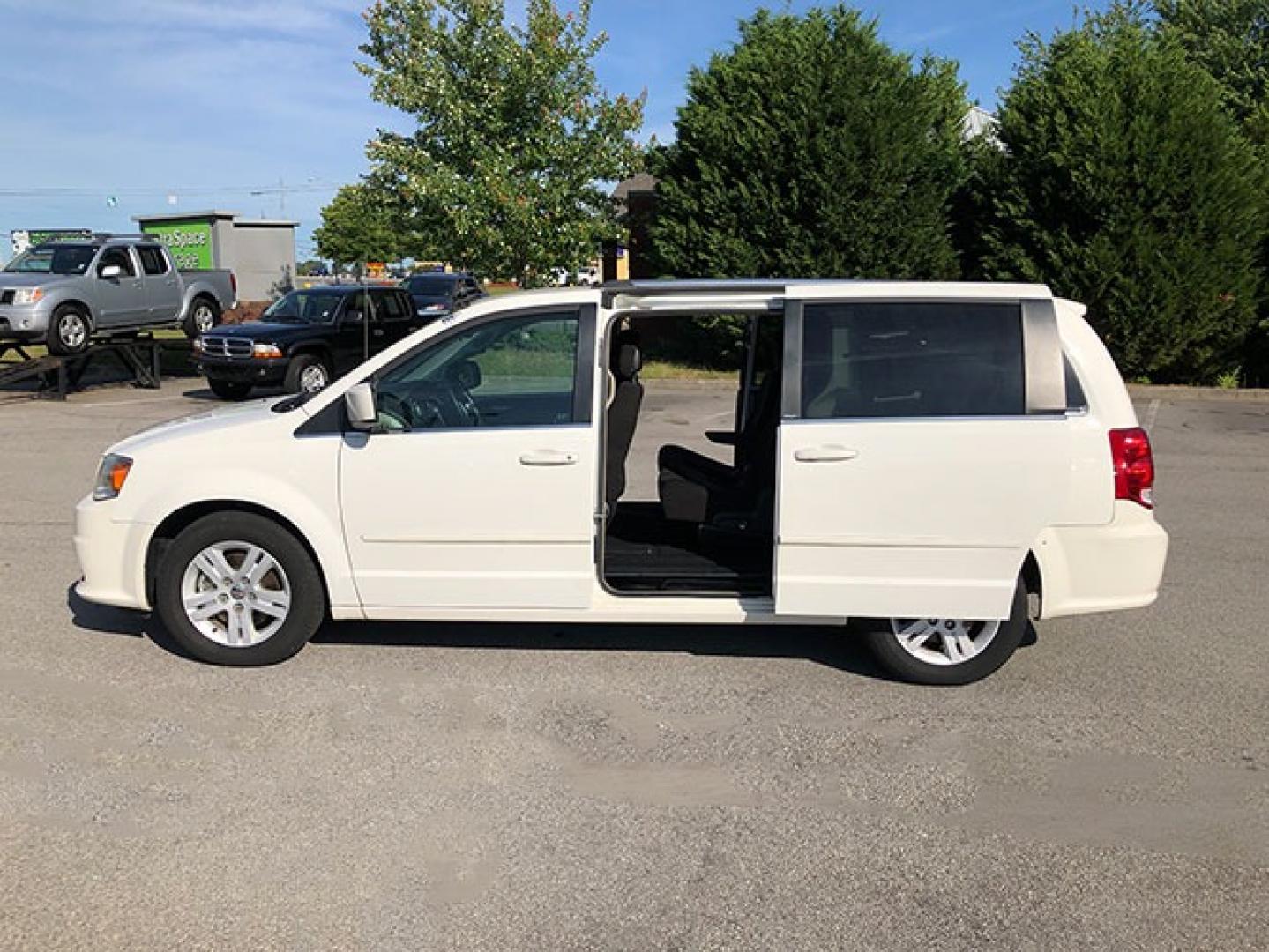 2012 Dodge Grand Caravan Crew (2C4RDGDG6CR) with an 3.6L V6 DOHC 24V engine, 6-Speed Automatic transmission, located at 7710 Tara Blvd, Jonesboro, GA, 30236, (678) 450-1000, 33.544365, -84.367821 - Photo#9