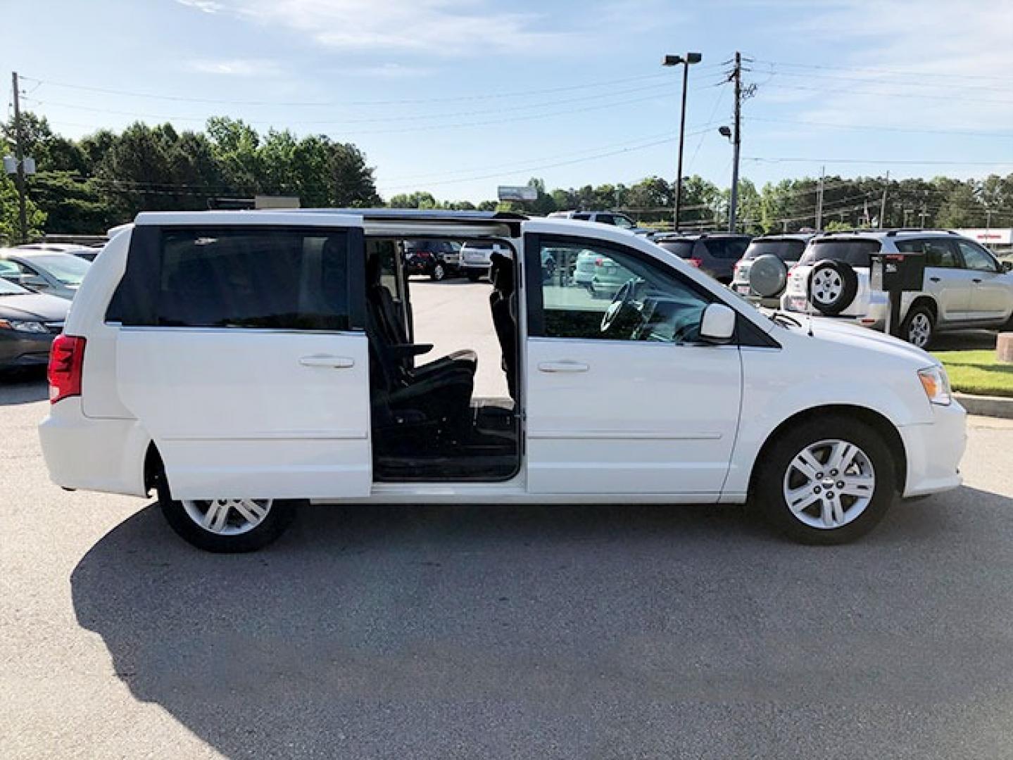 2012 Dodge Grand Caravan Crew (2C4RDGDG6CR) with an 3.6L V6 DOHC 24V engine, 6-Speed Automatic transmission, located at 7710 Tara Blvd, Jonesboro, GA, 30236, (678) 450-1000, 33.544365, -84.367821 - Photo#10