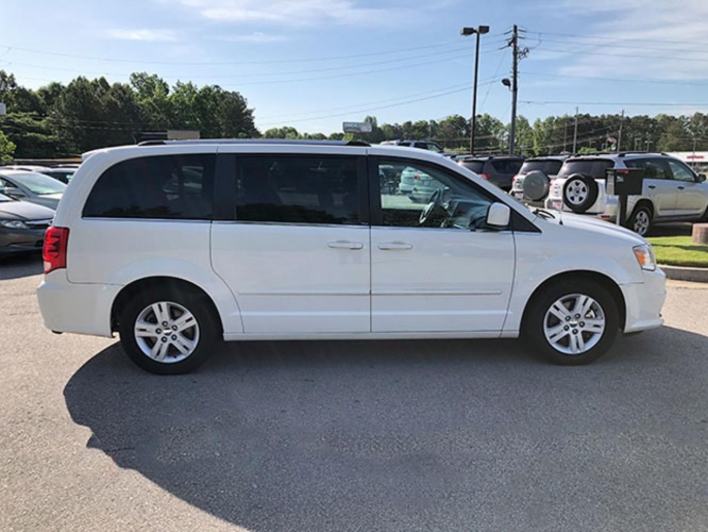 2012 Dodge Grand Caravan Crew (2C4RDGDG6CR) with an 3.6L V6 DOHC 24V engine, 6-Speed Automatic transmission, located at 7710 Tara Blvd, Jonesboro, GA, 30236, (678) 450-1000, 33.544365, -84.367821 - Photo#6