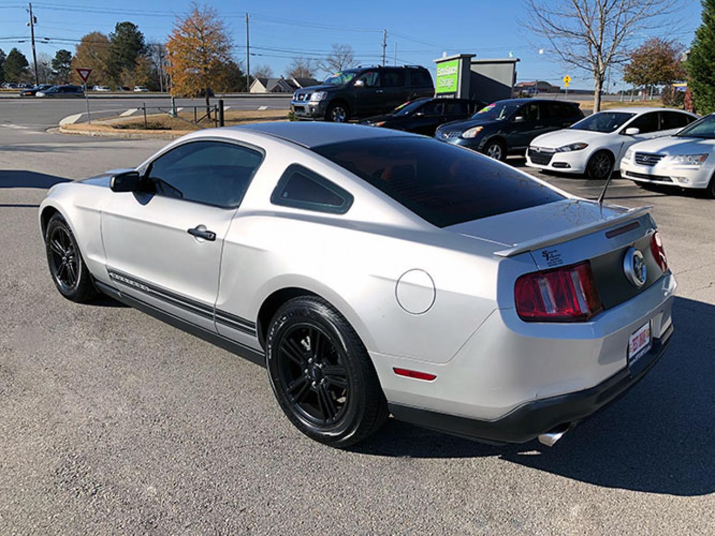 2012 Ford Mustang V6 Coupe (1ZVBP8AM7C5) with an 3.7L V6 DOHC 24V engine, located at 7710 Tara Blvd, Jonesboro, GA, 30236, (678) 450-1000, 33.544365, -84.367821 - Photo#4