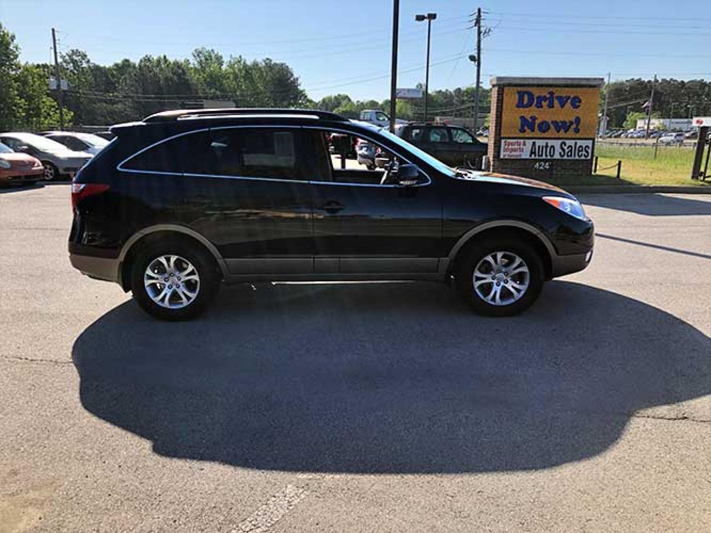 2012 Hyundai Veracruz Limited (KM8NU4CC7CU) with an 3.8L V6 DOHC 24V engine, 6-Speed Automatic transmission, located at 7710 Tara Blvd, Jonesboro, GA, 30236, (678) 450-1000, 33.544365, -84.367821 - At Sports and Imports we'll get you approved for an auto loan right here, whatever your credit! Our buy here, pay here financing means you only need a driver's license and proof of income. Call us at 678-450-1000 for more information and get you driving today! LOW DOWN PAYMENT ($799) We match yo - Photo#5