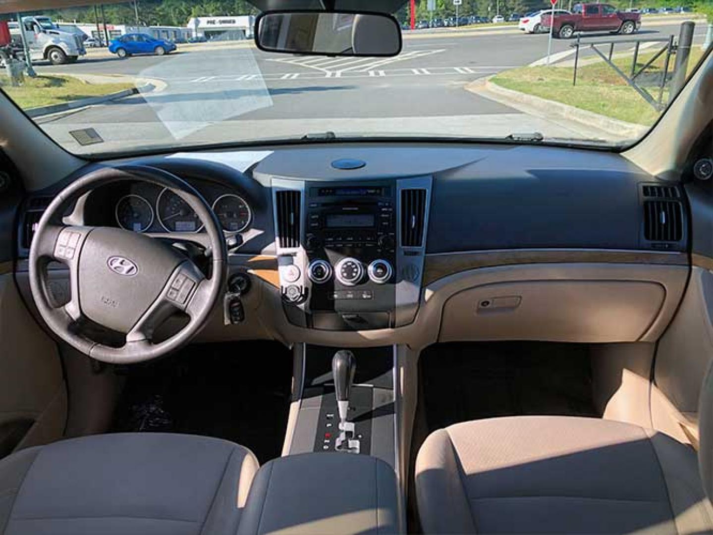 2012 Hyundai Veracruz Limited (KM8NU4CC7CU) with an 3.8L V6 DOHC 24V engine, 6-Speed Automatic transmission, located at 7710 Tara Blvd, Jonesboro, GA, 30236, (678) 450-1000, 33.544365, -84.367821 - At Sports and Imports we'll get you approved for an auto loan right here, whatever your credit! Our buy here, pay here financing means you only need a driver's license and proof of income. Call us at 678-450-1000 for more information and get you driving today! LOW DOWN PAYMENT ($799) We match yo - Photo#6