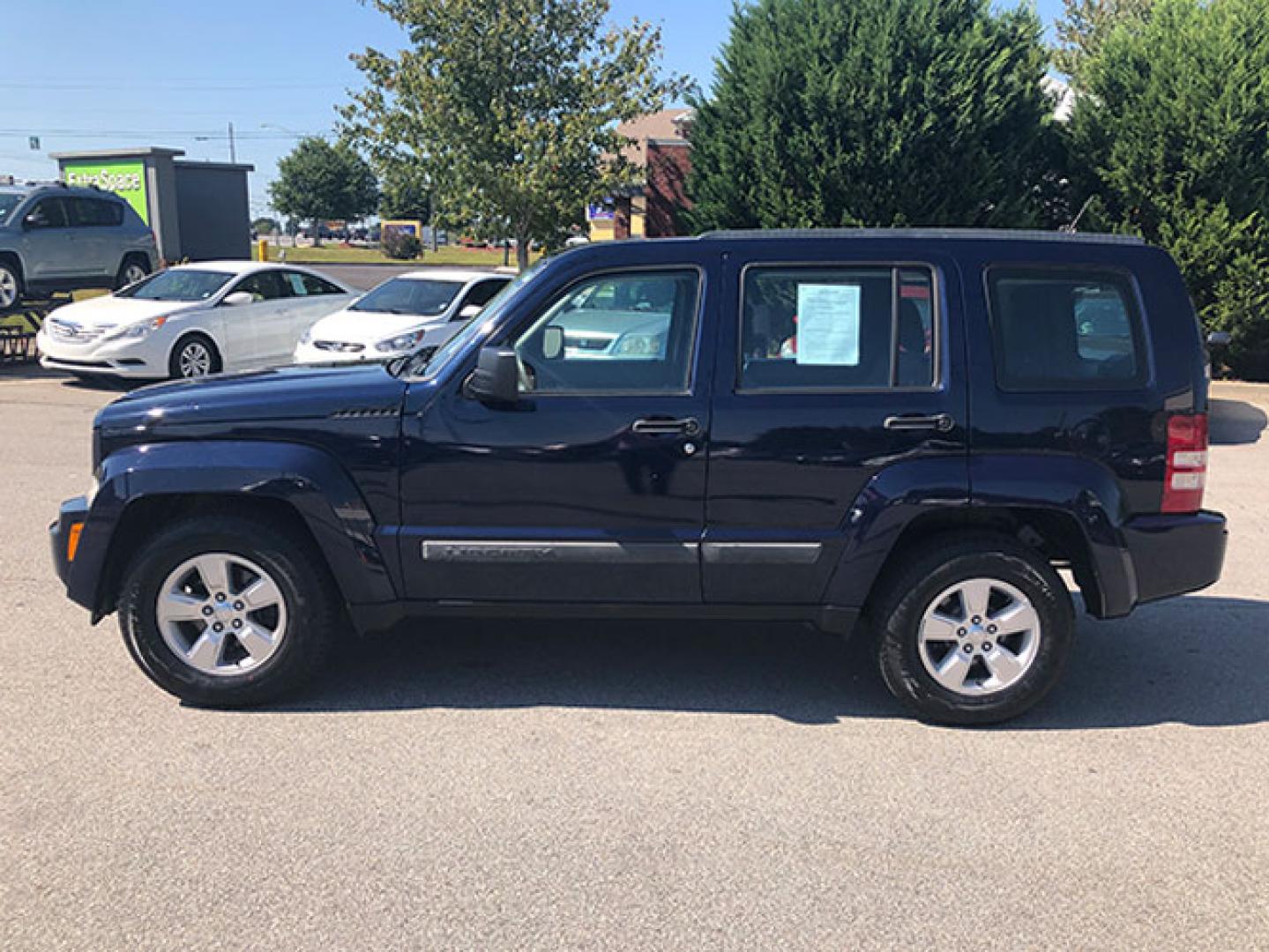 2012 Jeep Liberty Sport 4WD (1C4PJMAK7CW) with an 3.7L V6 SOHC 12V engine, 4-Speed Automatic transmission, located at 7710 Tara Blvd, Jonesboro, GA, 30236, (678) 450-1000, 33.544365, -84.367821 - Photo#3