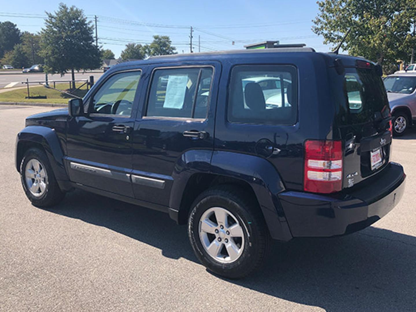 2012 Jeep Liberty Sport 4WD (1C4PJMAK7CW) with an 3.7L V6 SOHC 12V engine, 4-Speed Automatic transmission, located at 7710 Tara Blvd, Jonesboro, GA, 30236, (678) 450-1000, 33.544365, -84.367821 - Photo#4