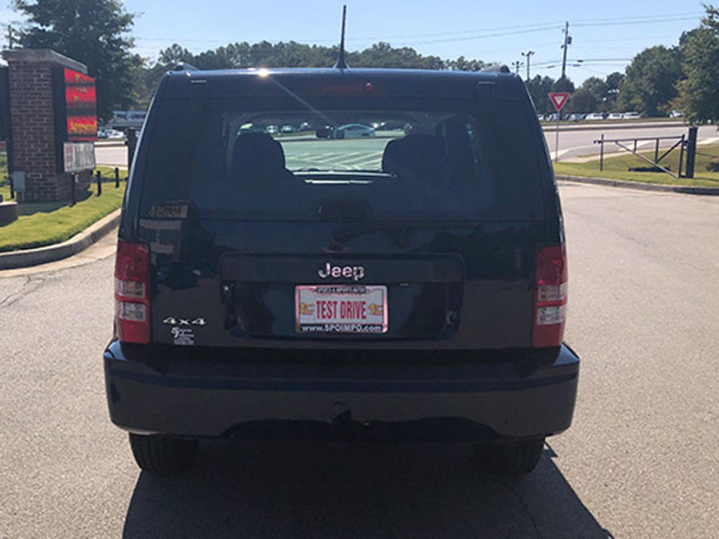 2012 Jeep Liberty Sport 4WD (1C4PJMAK7CW) with an 3.7L V6 SOHC 12V engine, 4-Speed Automatic transmission, located at 7710 Tara Blvd, Jonesboro, GA, 30236, (678) 450-1000, 33.544365, -84.367821 - Photo#5