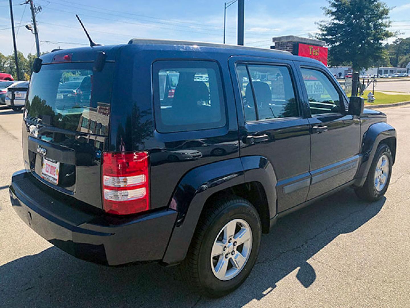 2012 Jeep Liberty Sport 4WD (1C4PJMAK7CW) with an 3.7L V6 SOHC 12V engine, 4-Speed Automatic transmission, located at 7710 Tara Blvd, Jonesboro, GA, 30236, (678) 450-1000, 33.544365, -84.367821 - Photo#6